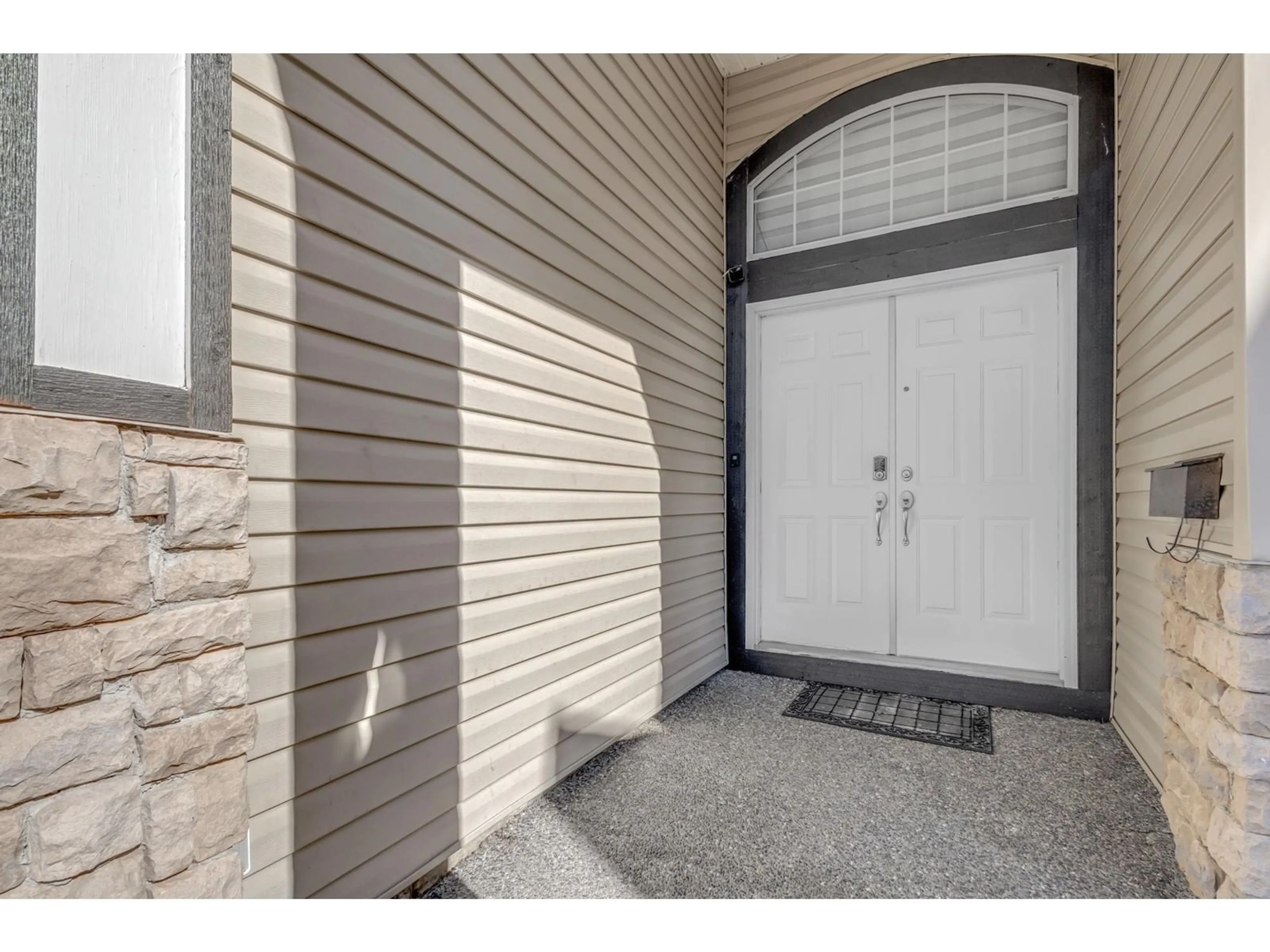 Indoor entryway for 14756 80A, Surrey British Columbia V3S9Y6