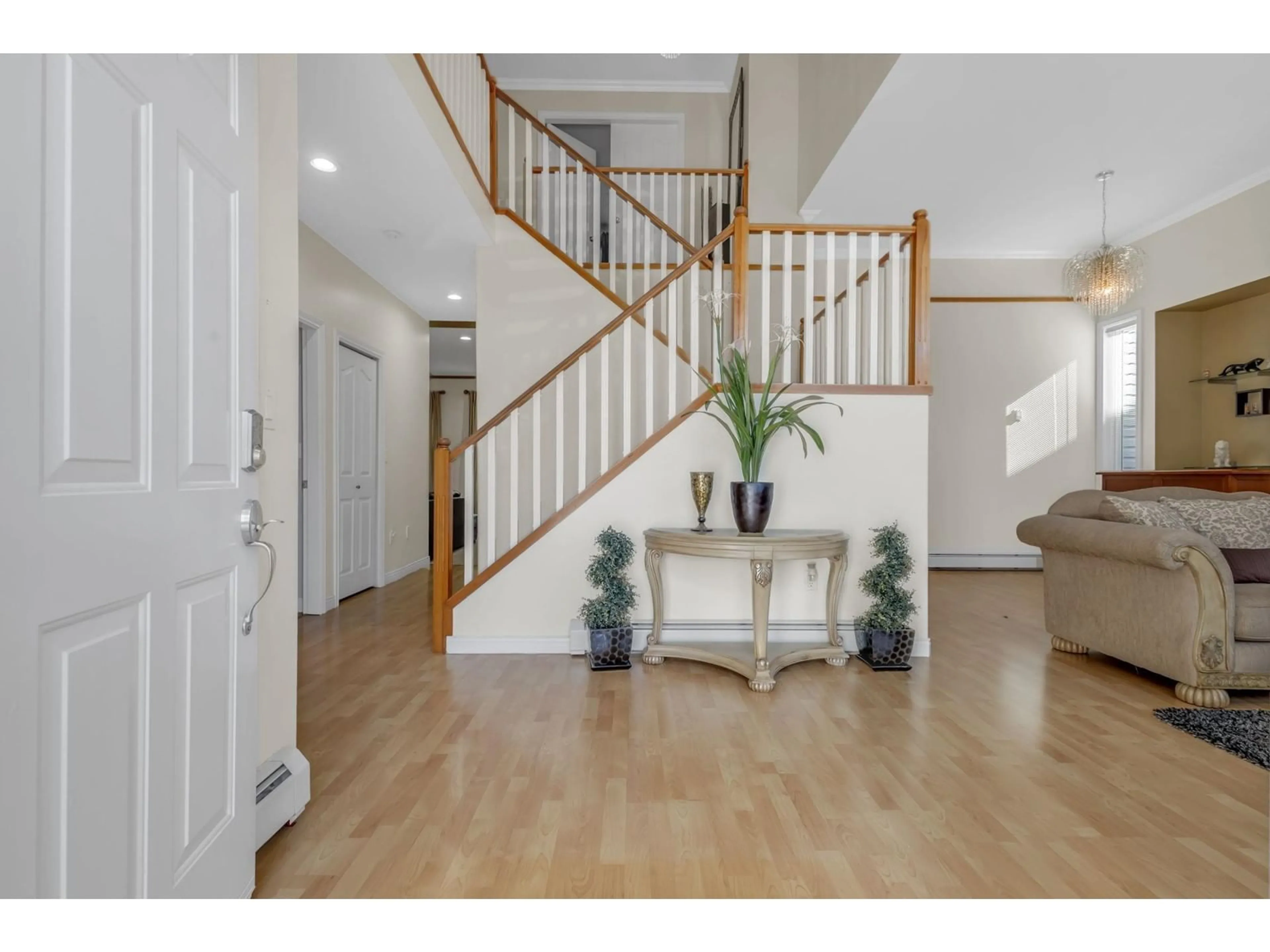 Indoor entryway for 14756 80A, Surrey British Columbia V3S9Y6