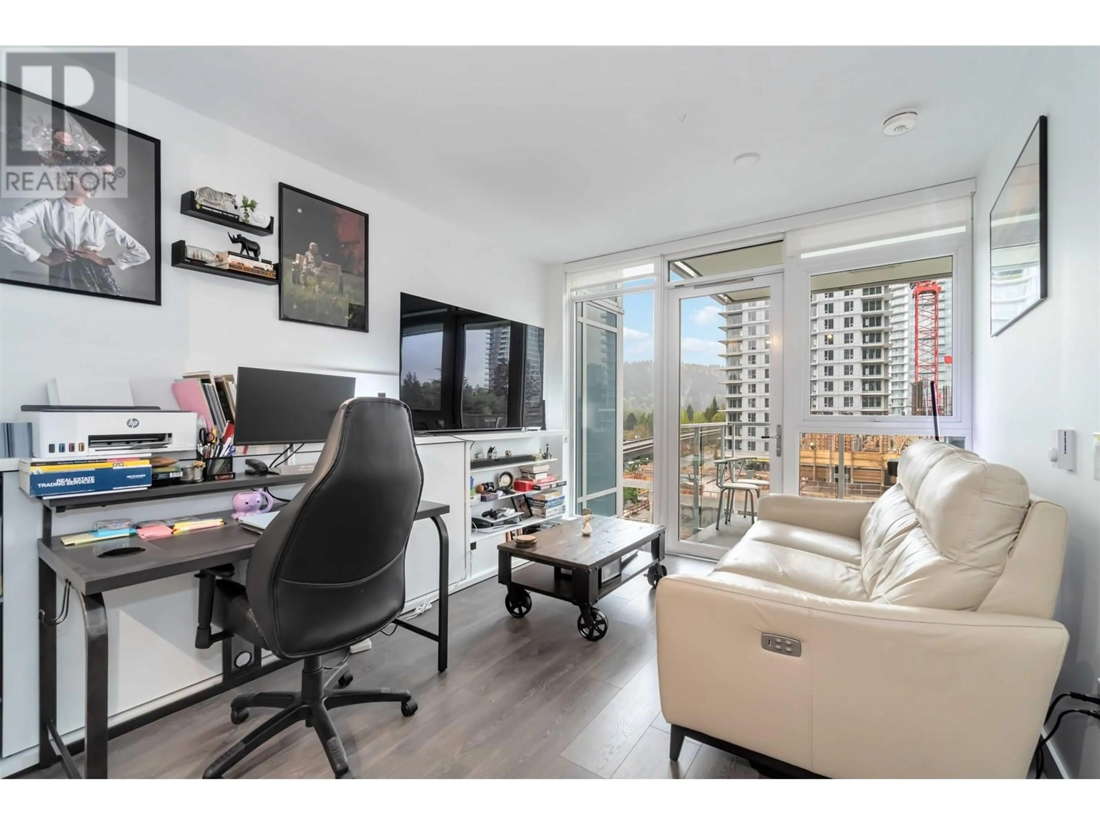 Living room with furniture, wood/laminate floor for 652 WHITING WAY, Coquitlam British Columbia V3J0K3
