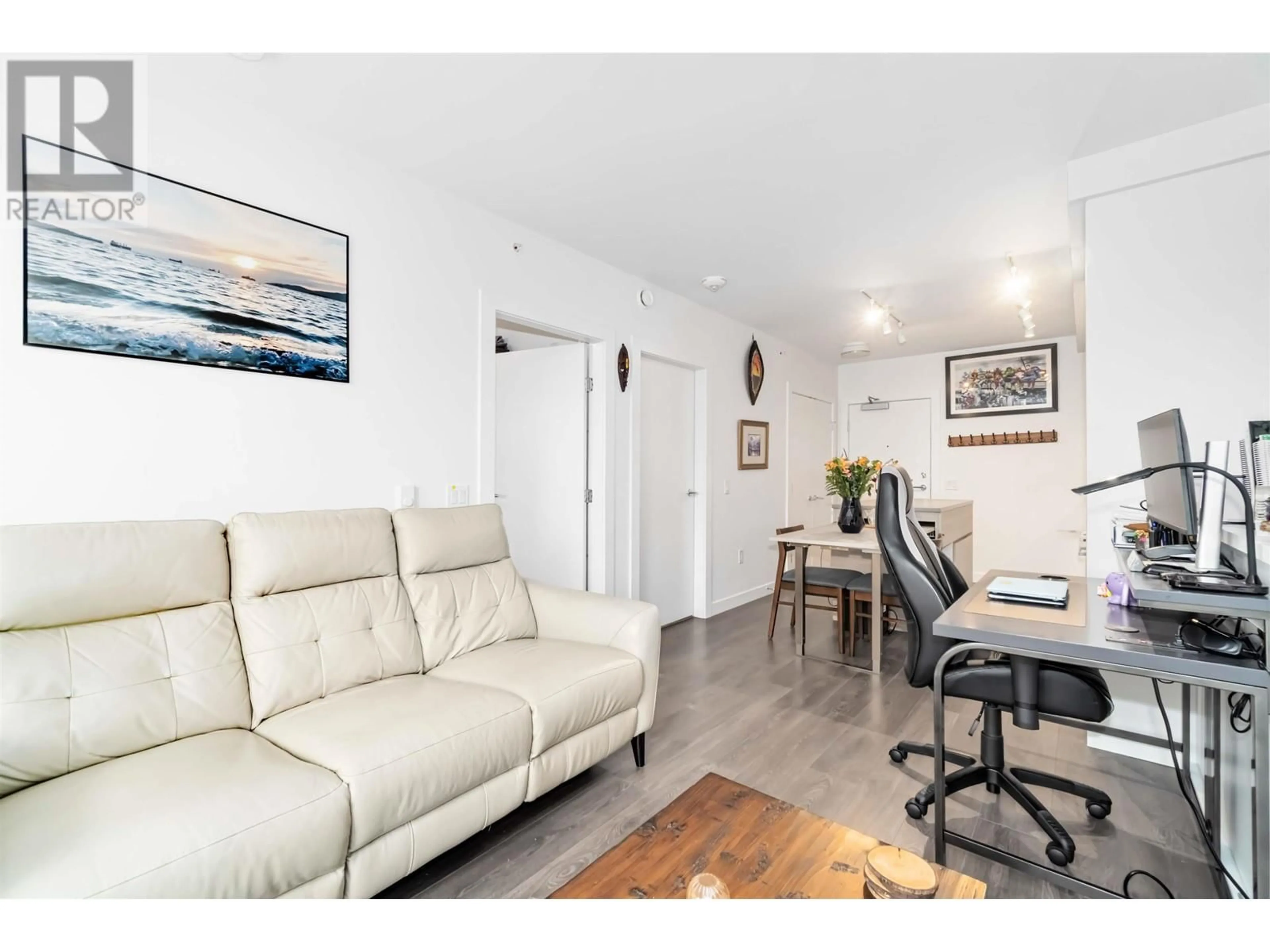Living room with furniture, unknown for 652 WHITING WAY, Coquitlam British Columbia V3J0K3