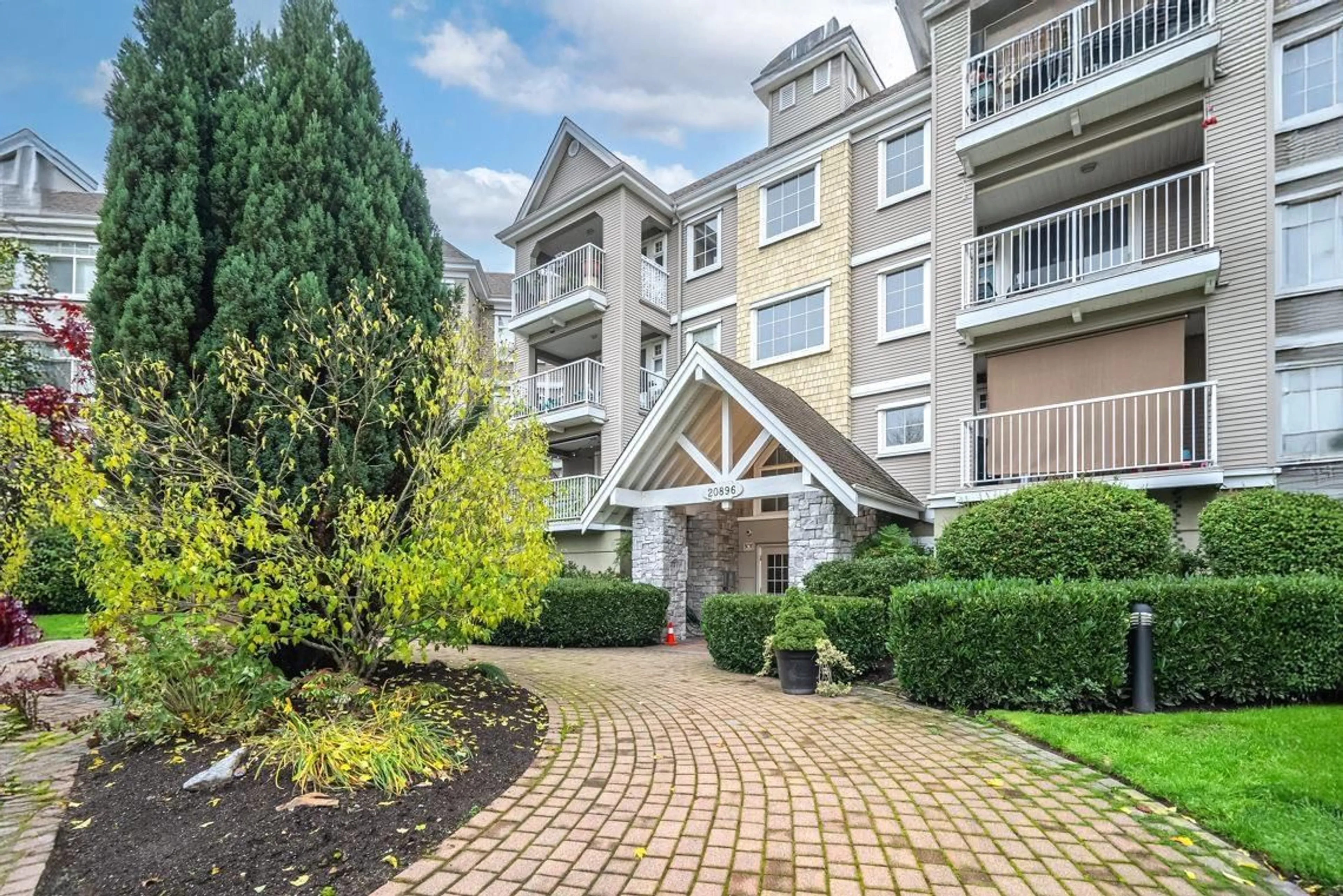 Patio, mountain view for 107 - 20896 57, Langley British Columbia V3A8S9