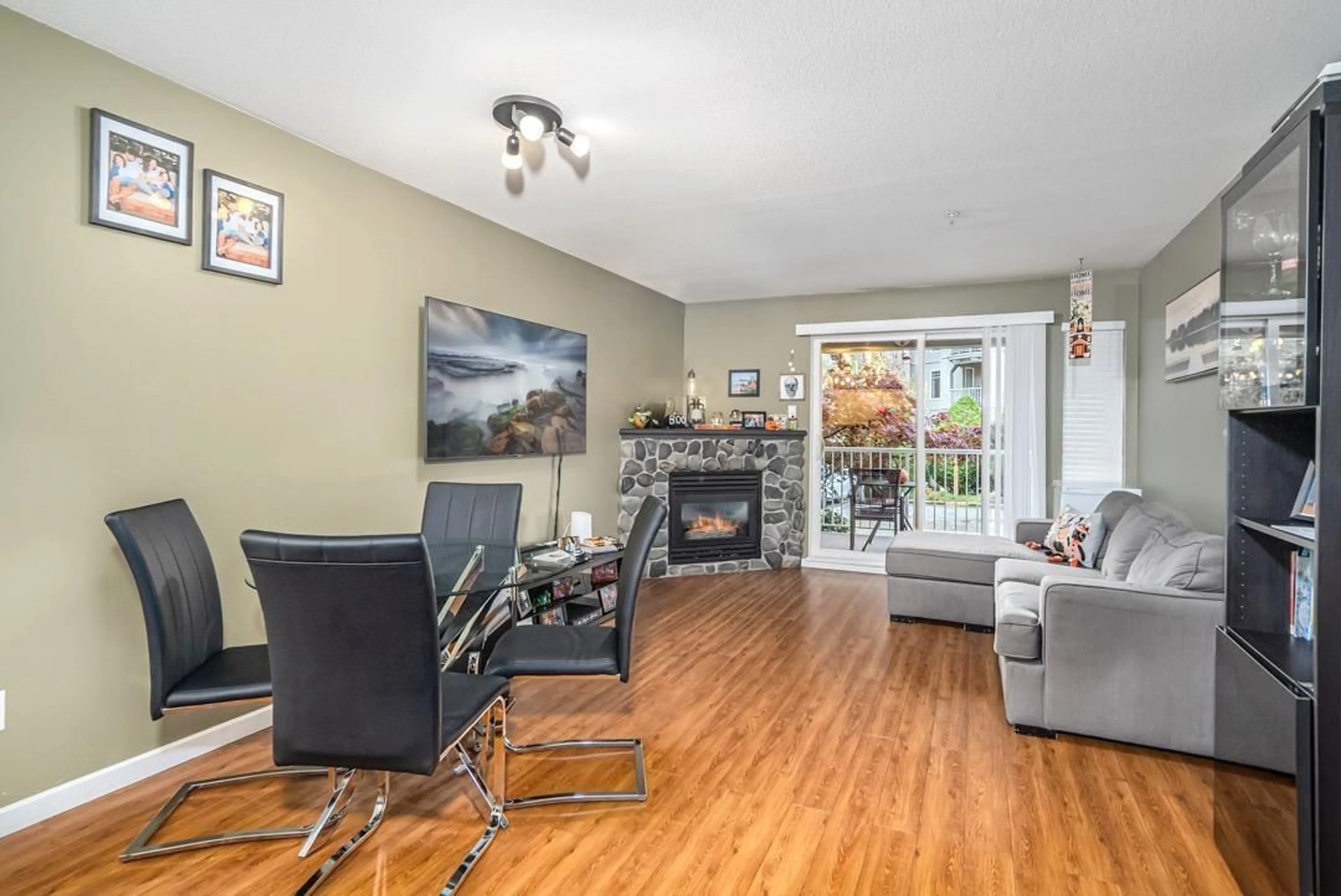 Living room with furniture, wood/laminate floor for 107 - 20896 57, Langley British Columbia V3A8S9