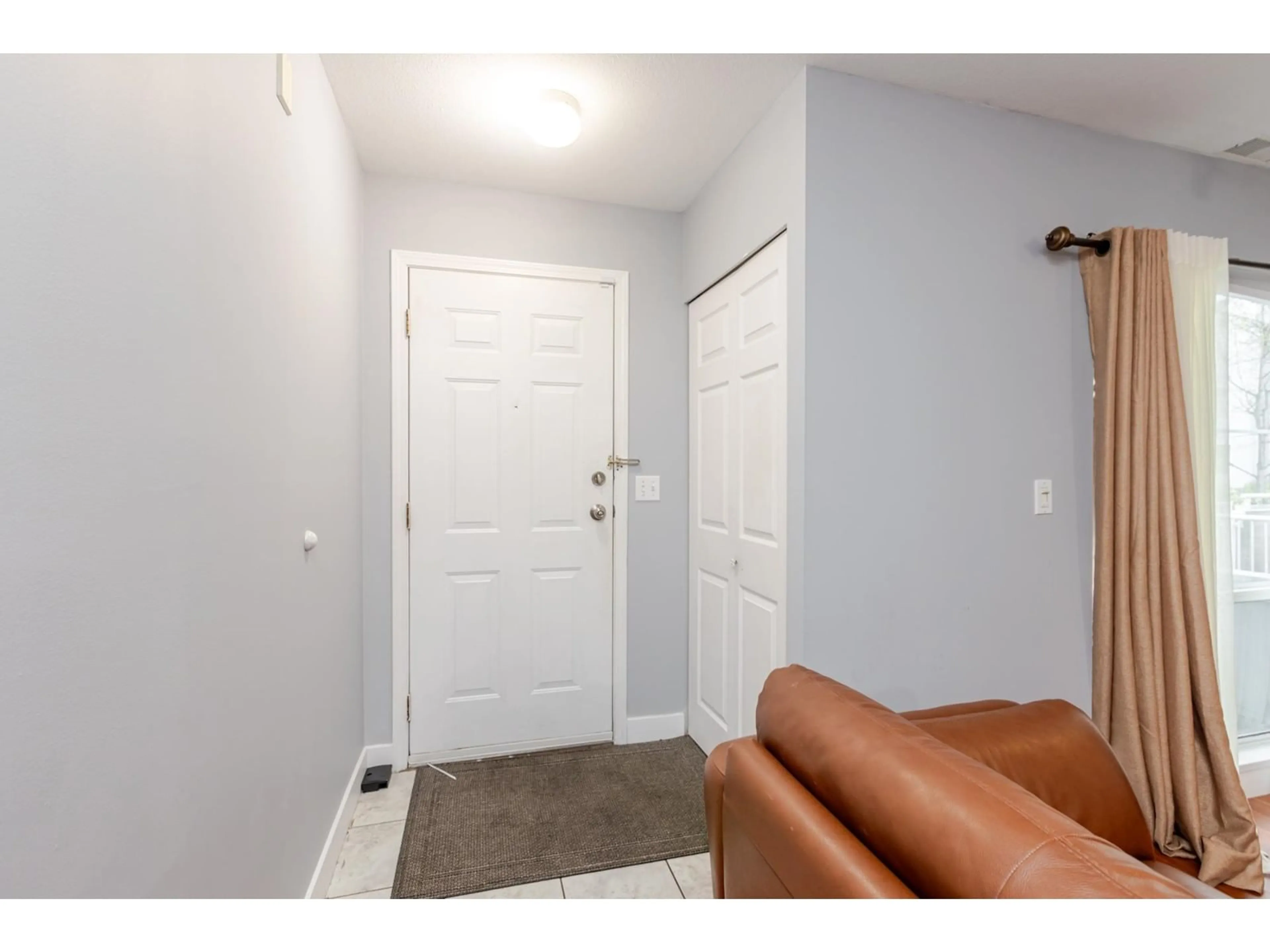 Indoor entryway for 20 - 13713 72A, Surrey British Columbia V3W1K2