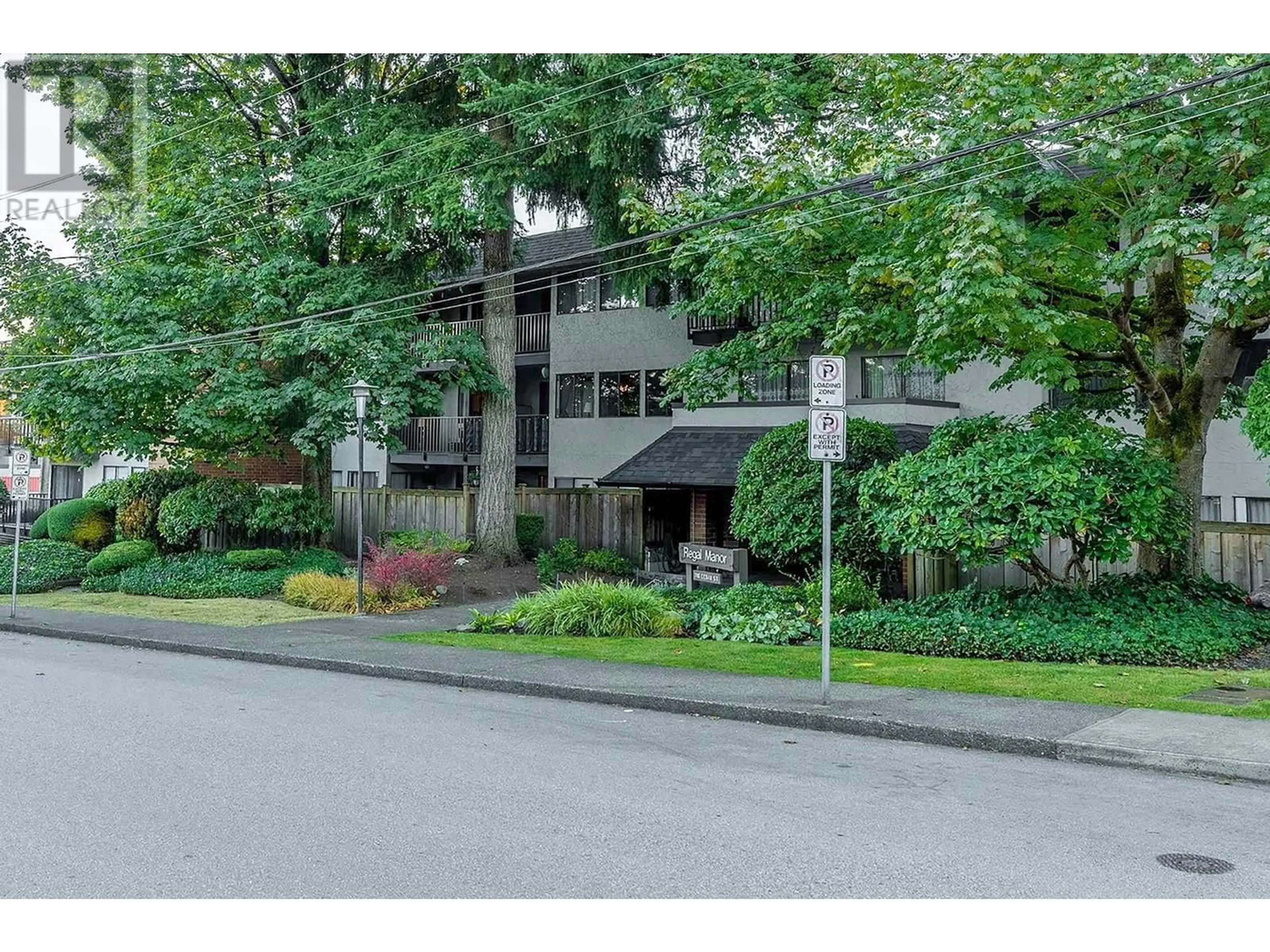 Indoor foyer for 206 - 316 CEDAR STREET, New Westminster British Columbia V3L3P1