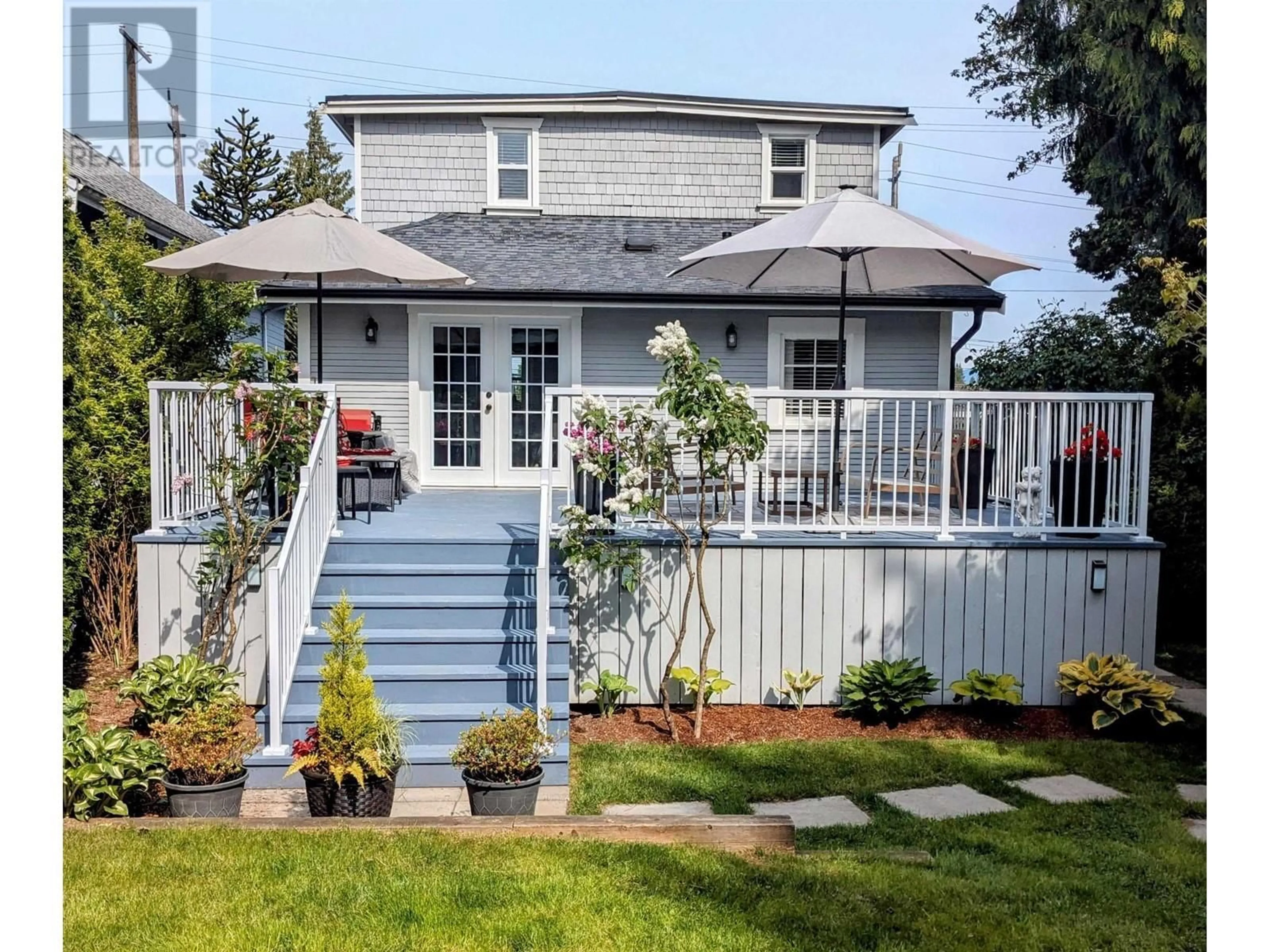 Home with vinyl exterior material, street for 234 EIGHTH AVENUE, New Westminster British Columbia V3L1Y2