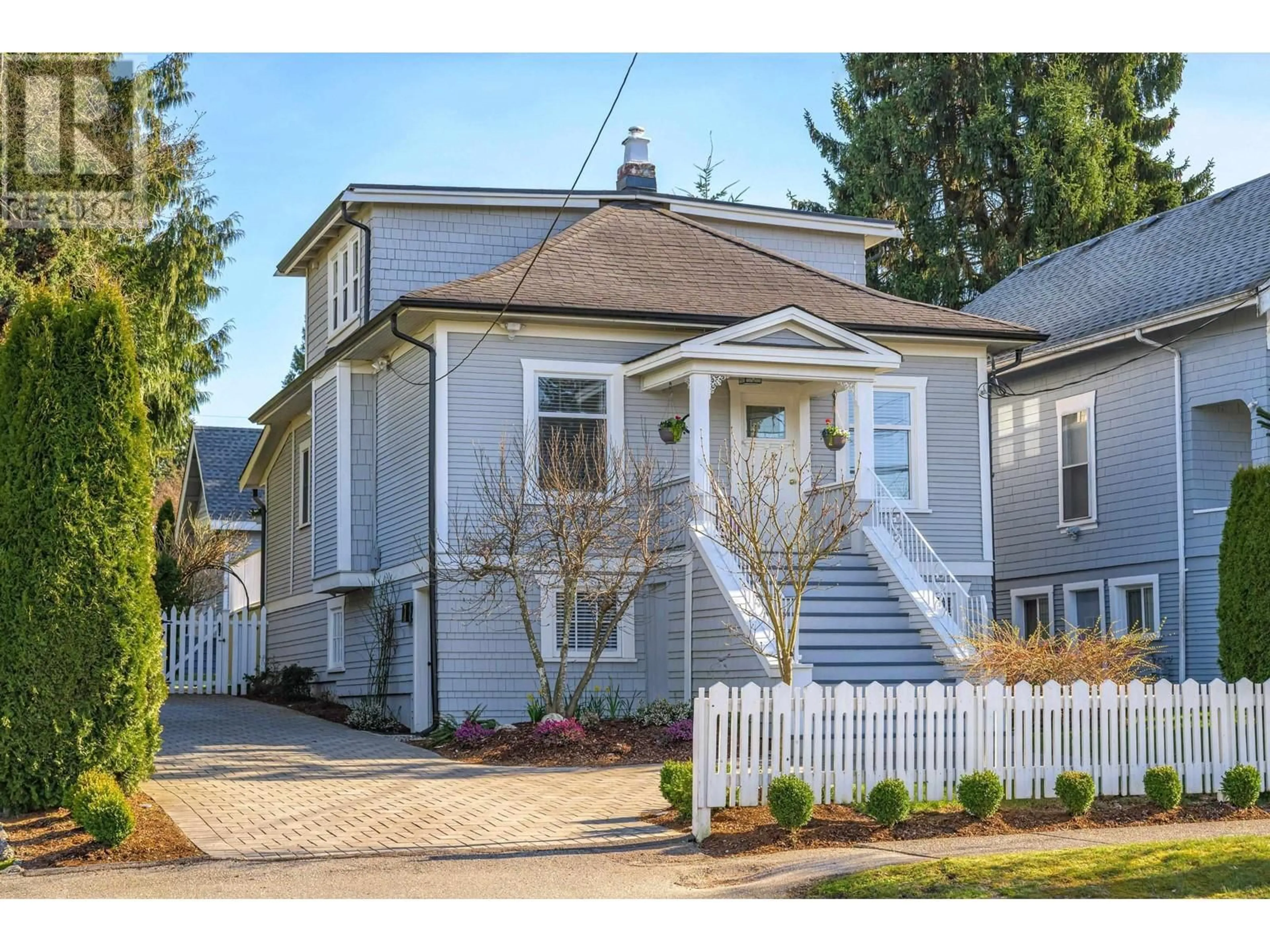 Home with vinyl exterior material, street for 234 EIGHTH AVENUE, New Westminster British Columbia V3L1Y2