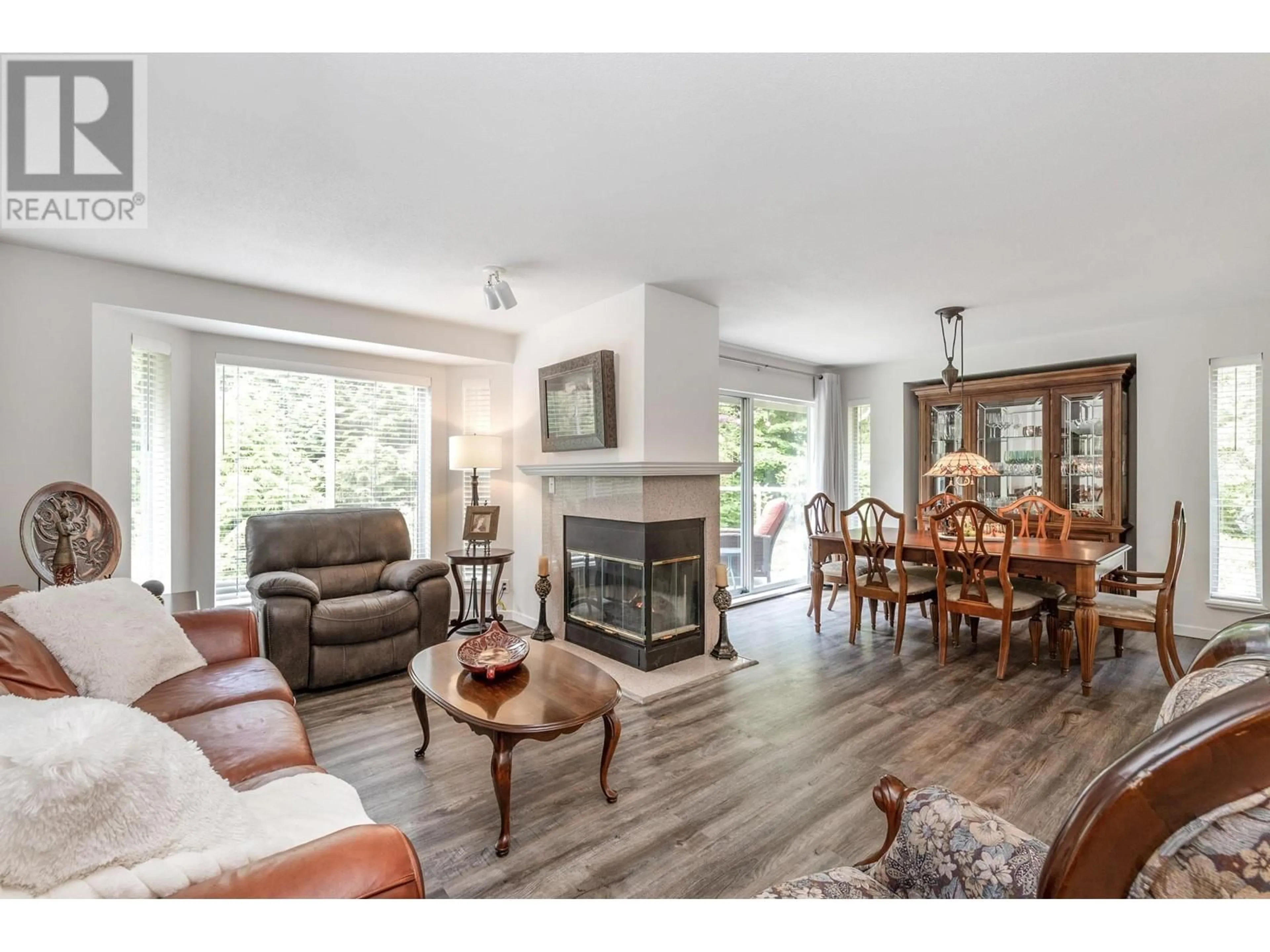 Living room with furniture, wood/laminate floor for 31 - 22740 116 AVENUE, Maple Ridge British Columbia V2X2X7