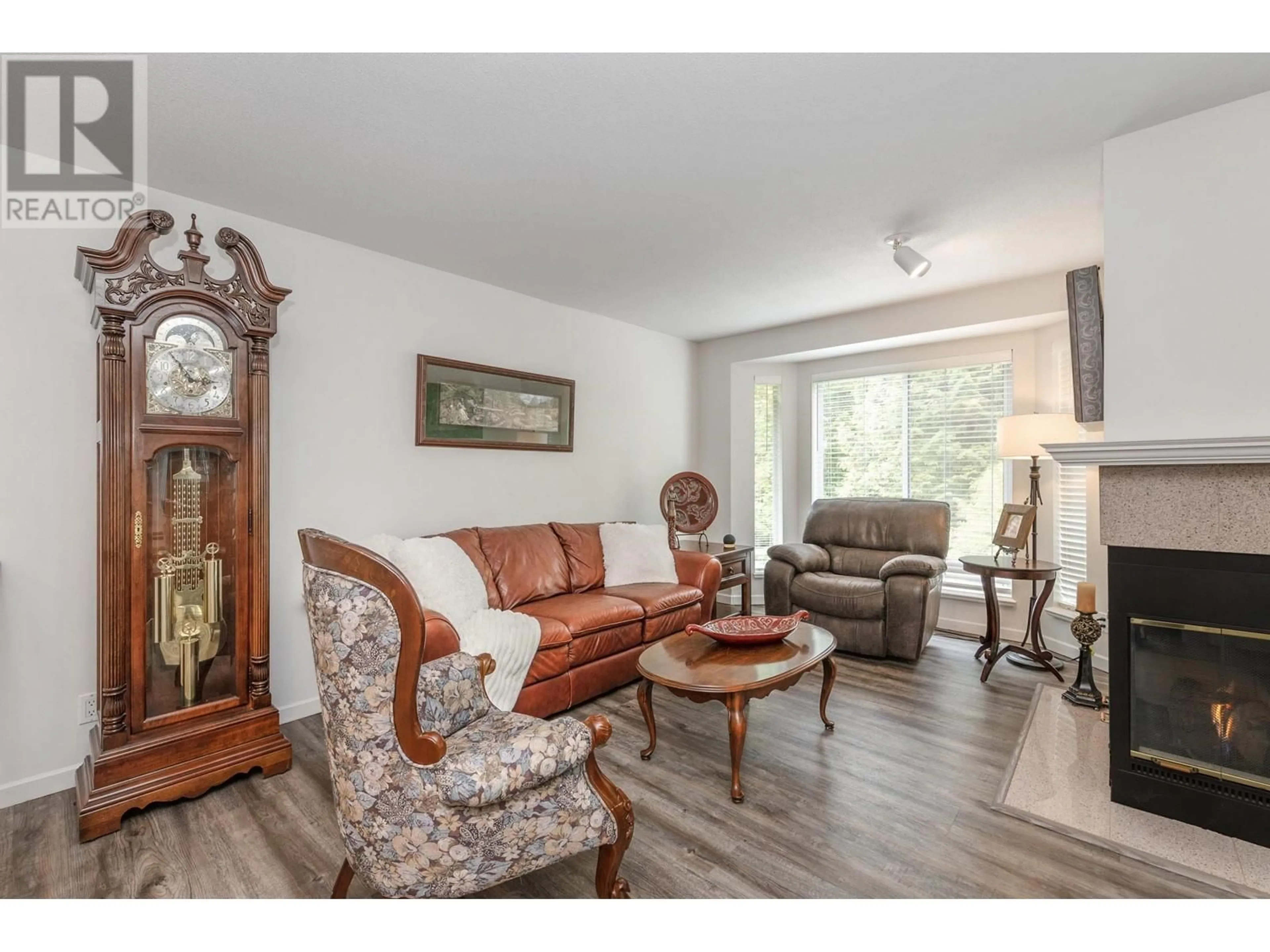 Living room with furniture, wood/laminate floor for 31 - 22740 116 AVENUE, Maple Ridge British Columbia V2X2X7