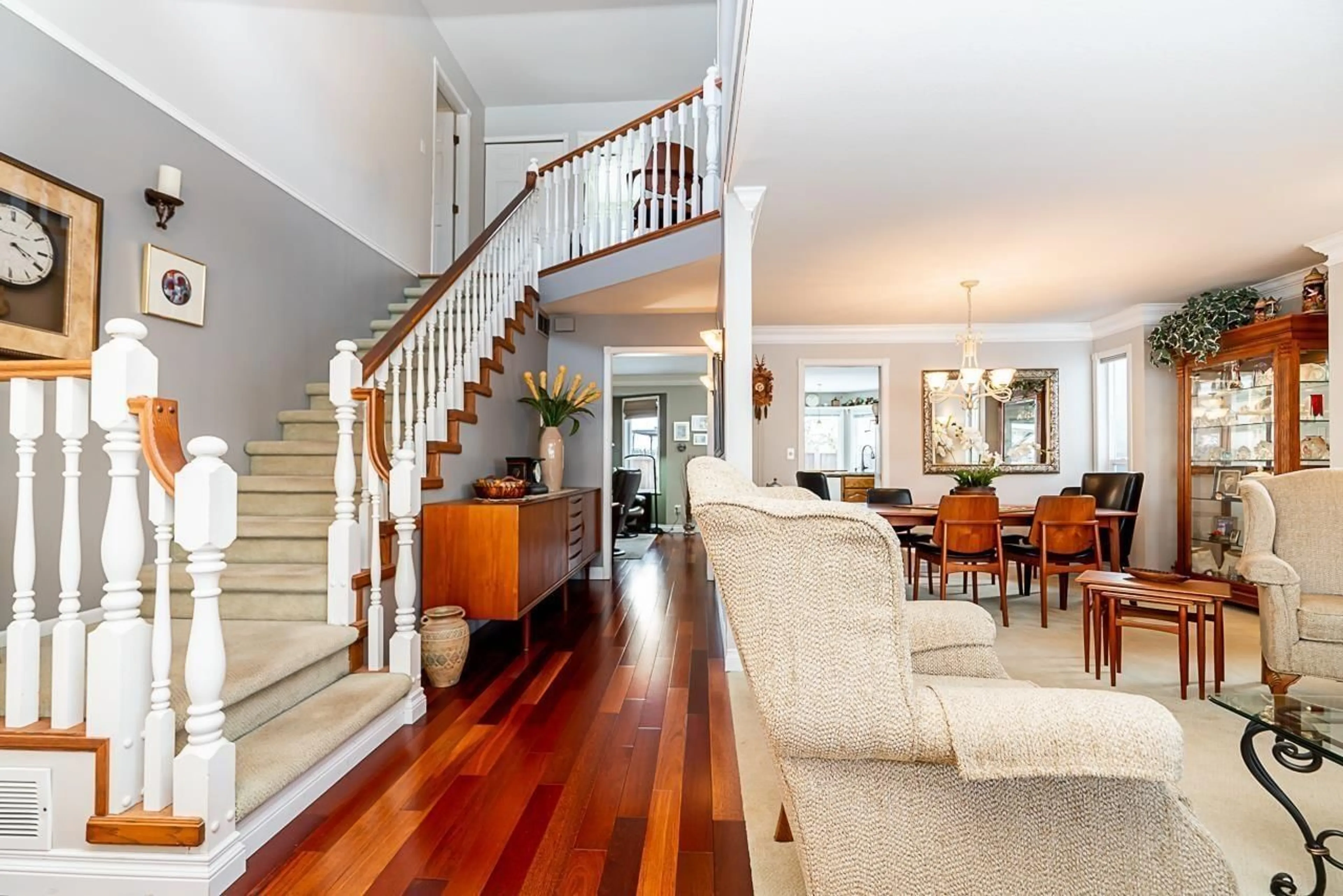 Indoor foyer for 18856 58, Surrey British Columbia V3S7M2