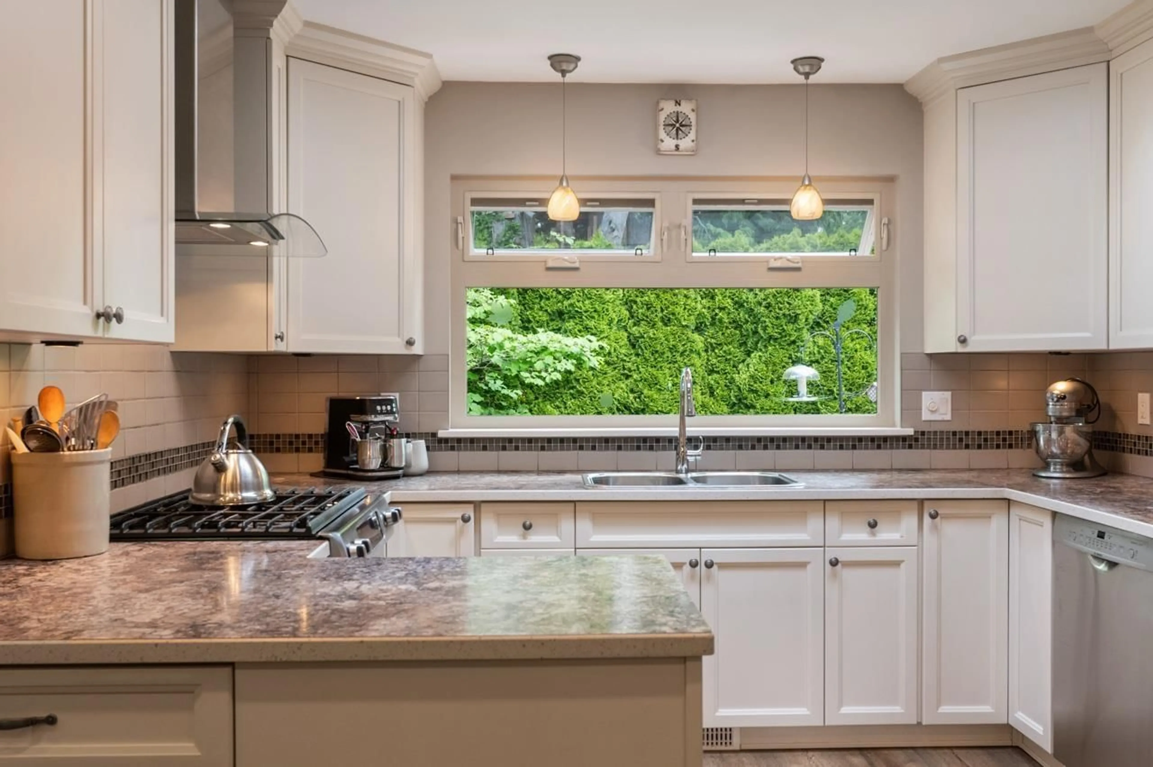 Contemporary kitchen, ceramic/tile floor for 12381 24, Surrey British Columbia V4A6N2