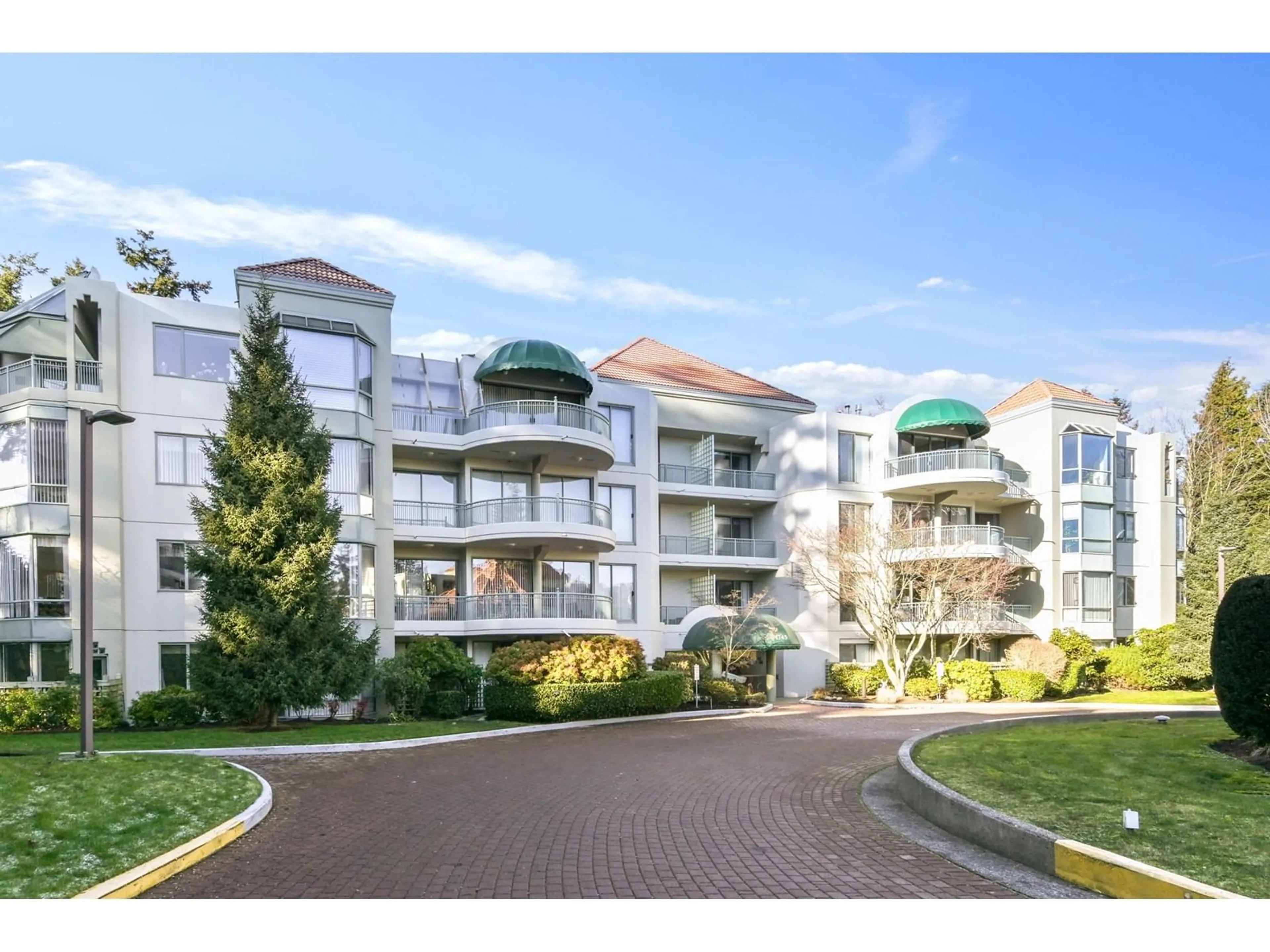 A pic from outside/outdoor area/front of a property/back of a property/a pic from drone, unknown for 104 - 1745 MARTIN, Surrey British Columbia V4A9T5