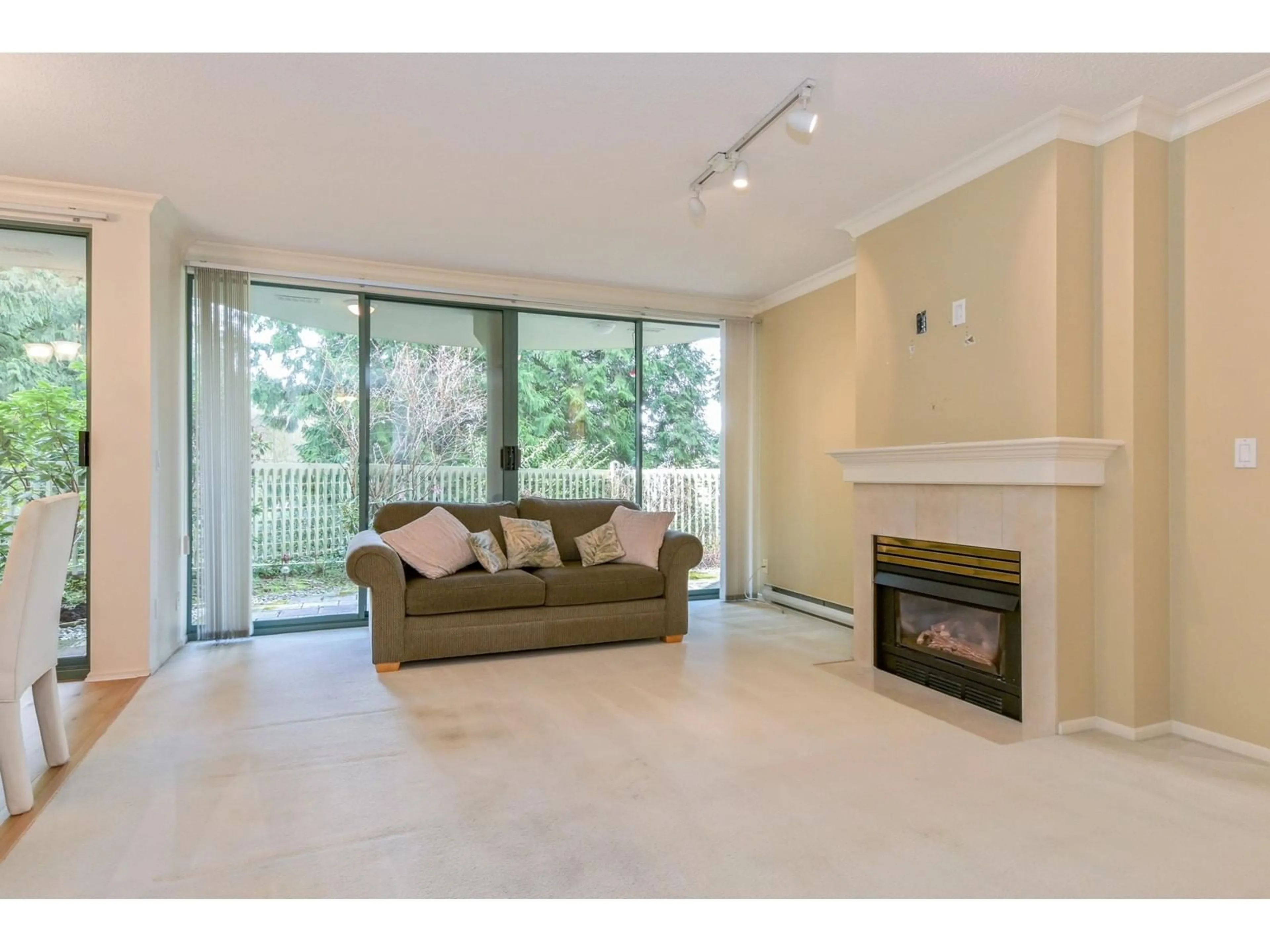 Living room with furniture, unknown for 104 - 1745 MARTIN, Surrey British Columbia V4A9T5