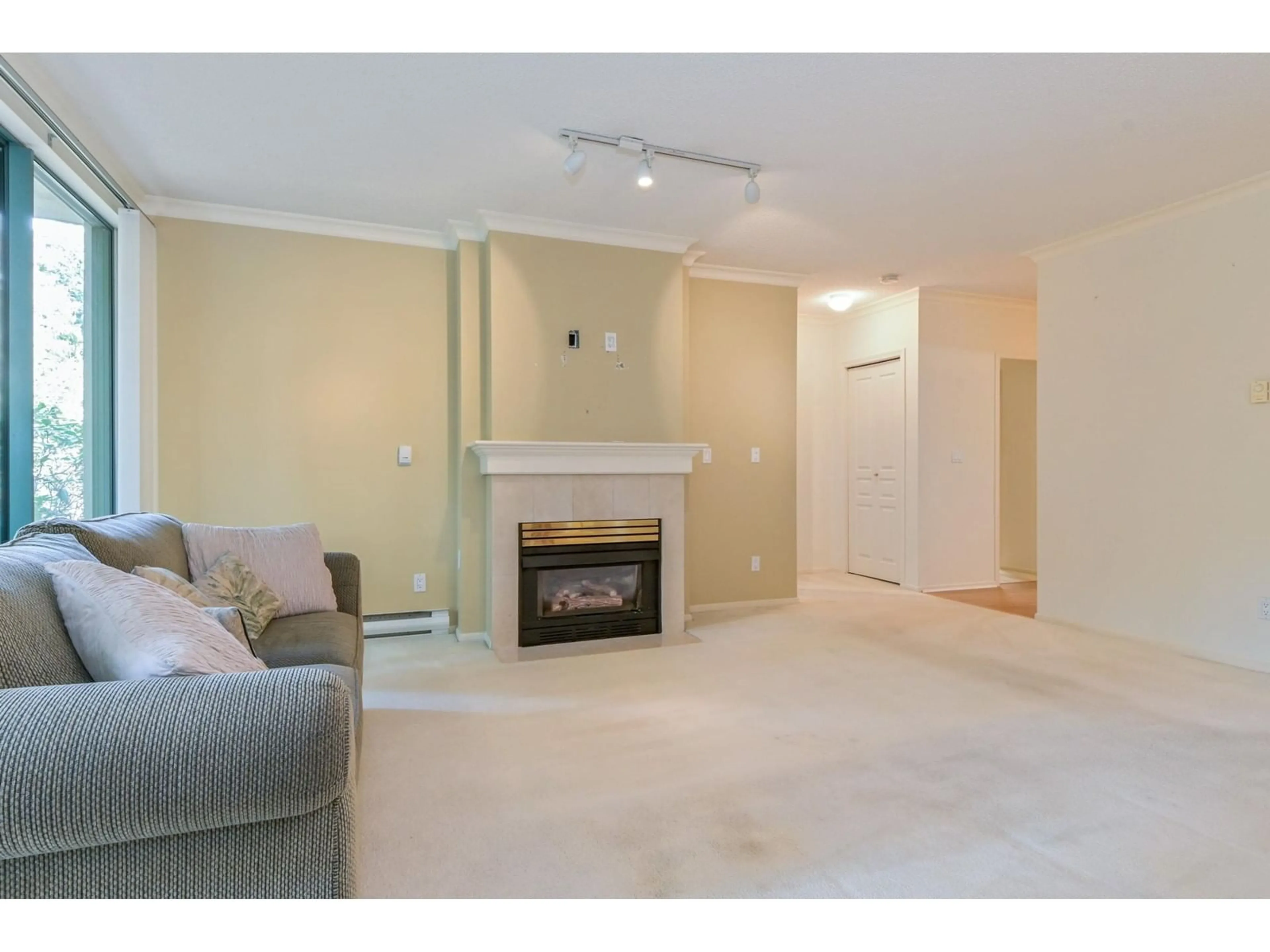 Living room with furniture, unknown for 104 - 1745 MARTIN, Surrey British Columbia V4A9T5