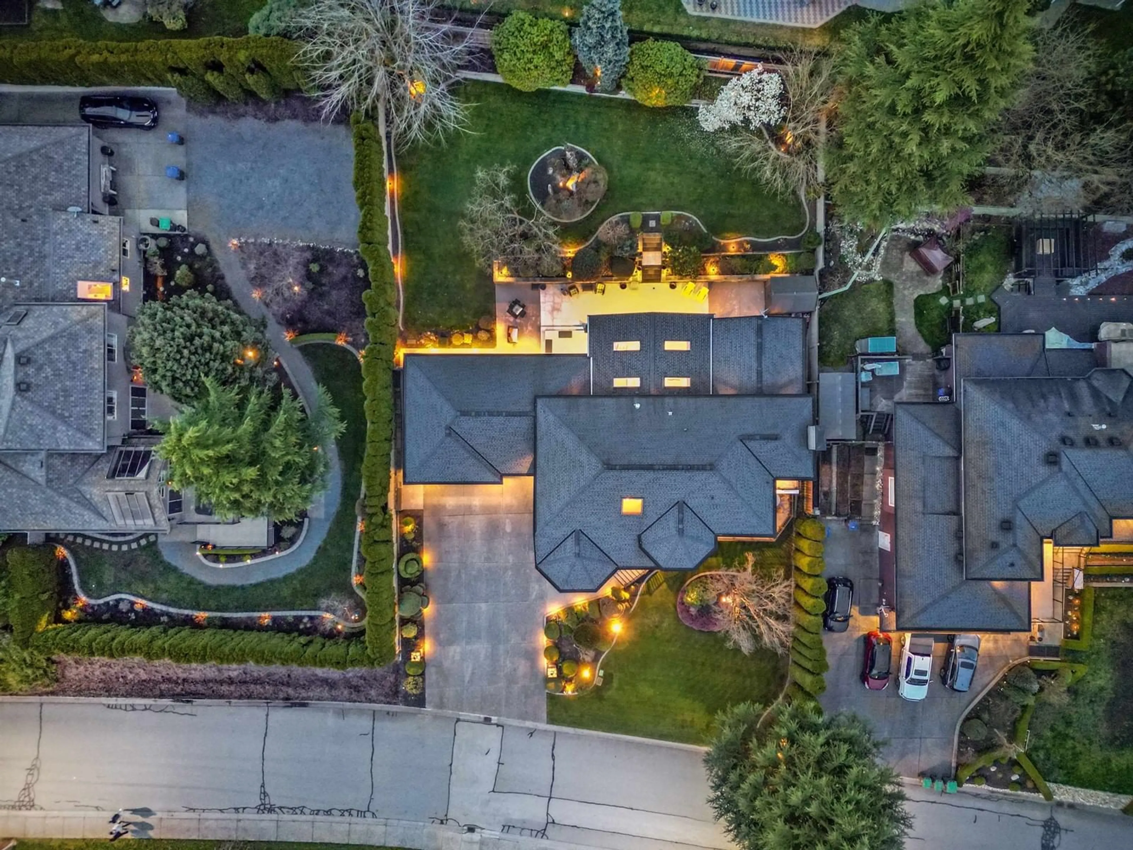 A pic from outside/outdoor area/front of a property/back of a property/a pic from drone, street for 16425 77, Surrey British Columbia V4N0L5