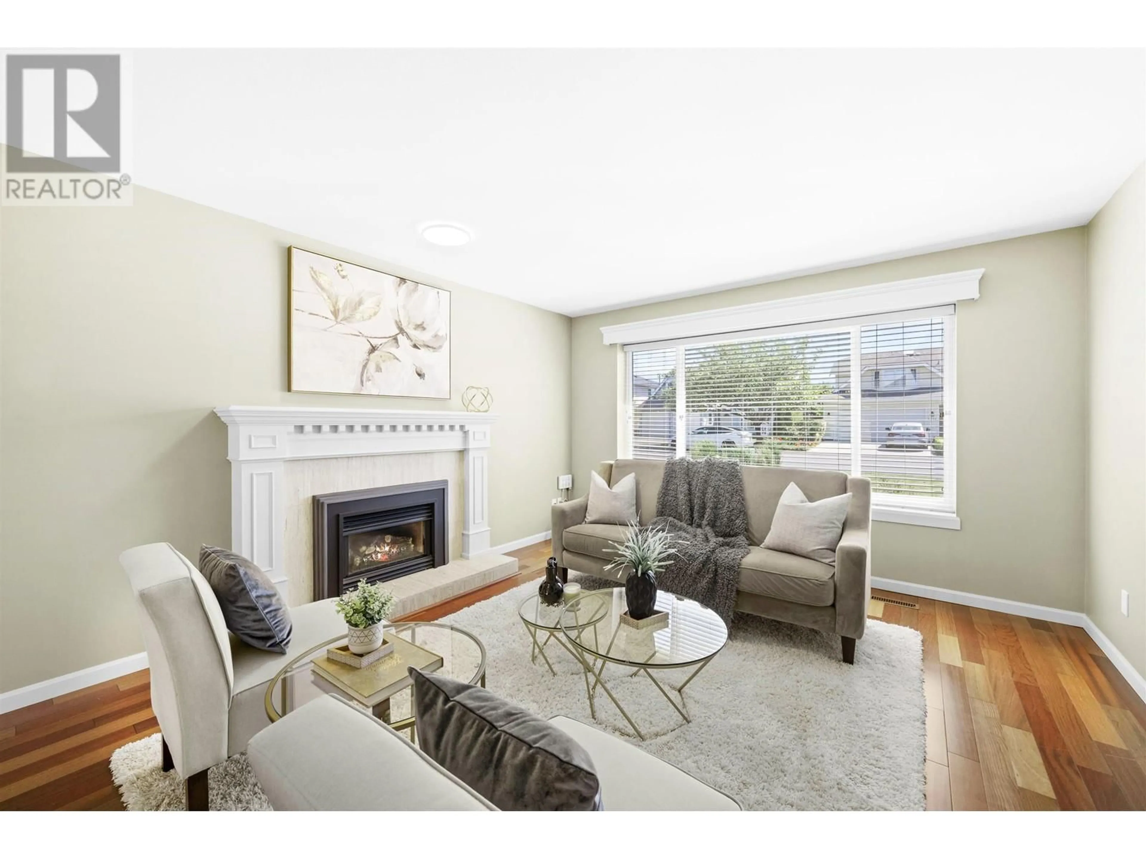 Living room with furniture, wood/laminate floor for 5933 49 AVENUE, Delta British Columbia V4K4L7