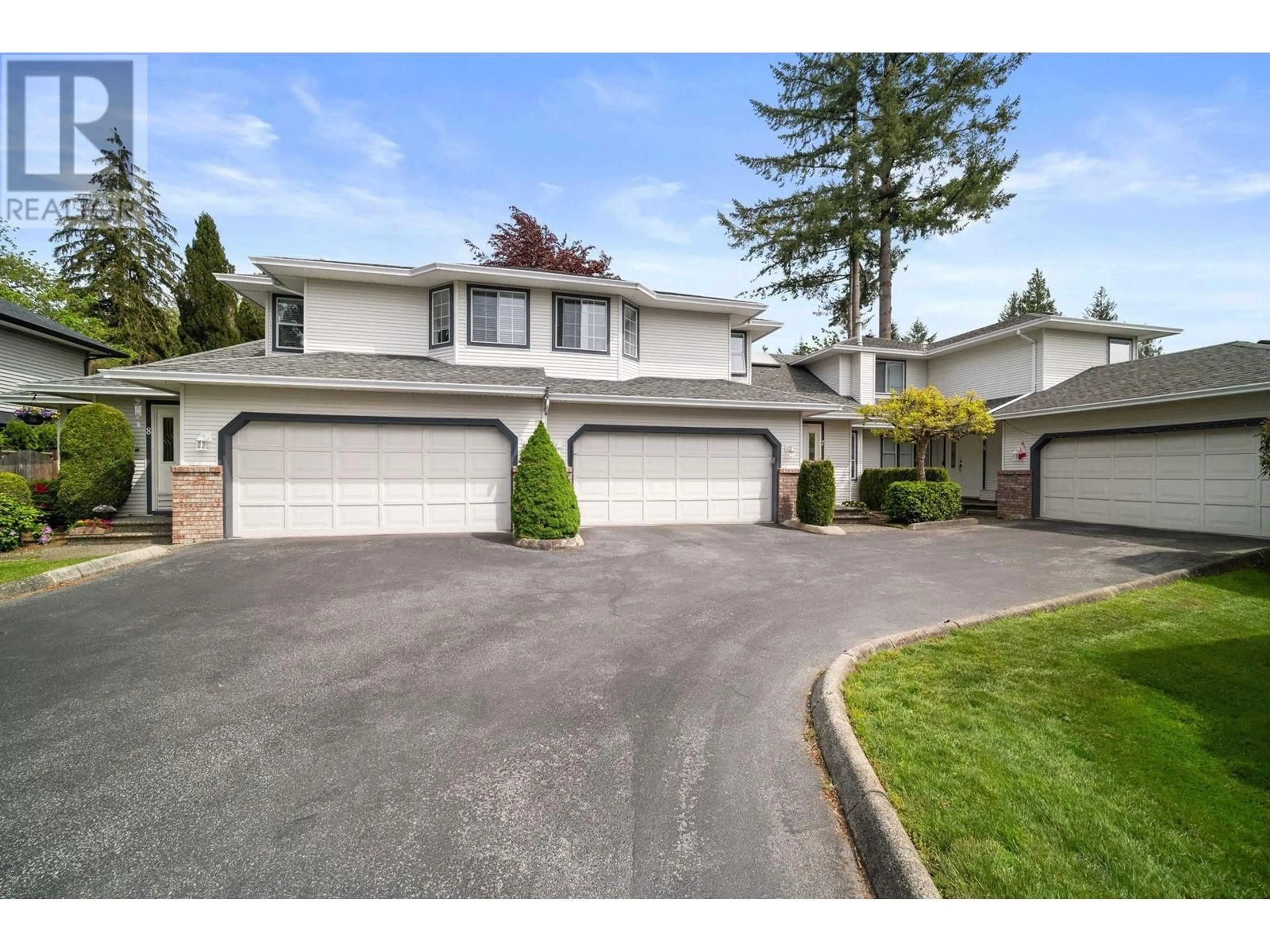 A pic from outside/outdoor area/front of a property/back of a property/a pic from drone, street for 7 - 11534 207 STREET, Maple Ridge British Columbia V2X1X1