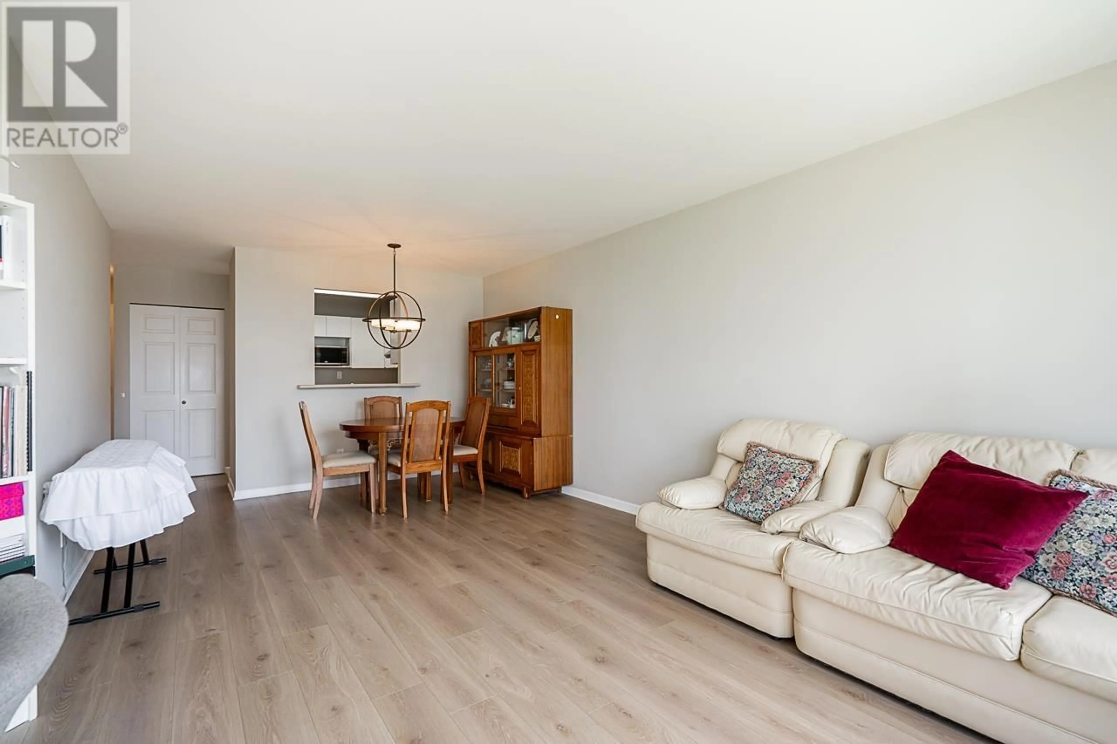 Living room with furniture, wood/laminate floor for 704 - 4657 HAZEL STREET, Burnaby British Columbia V5H4R2
