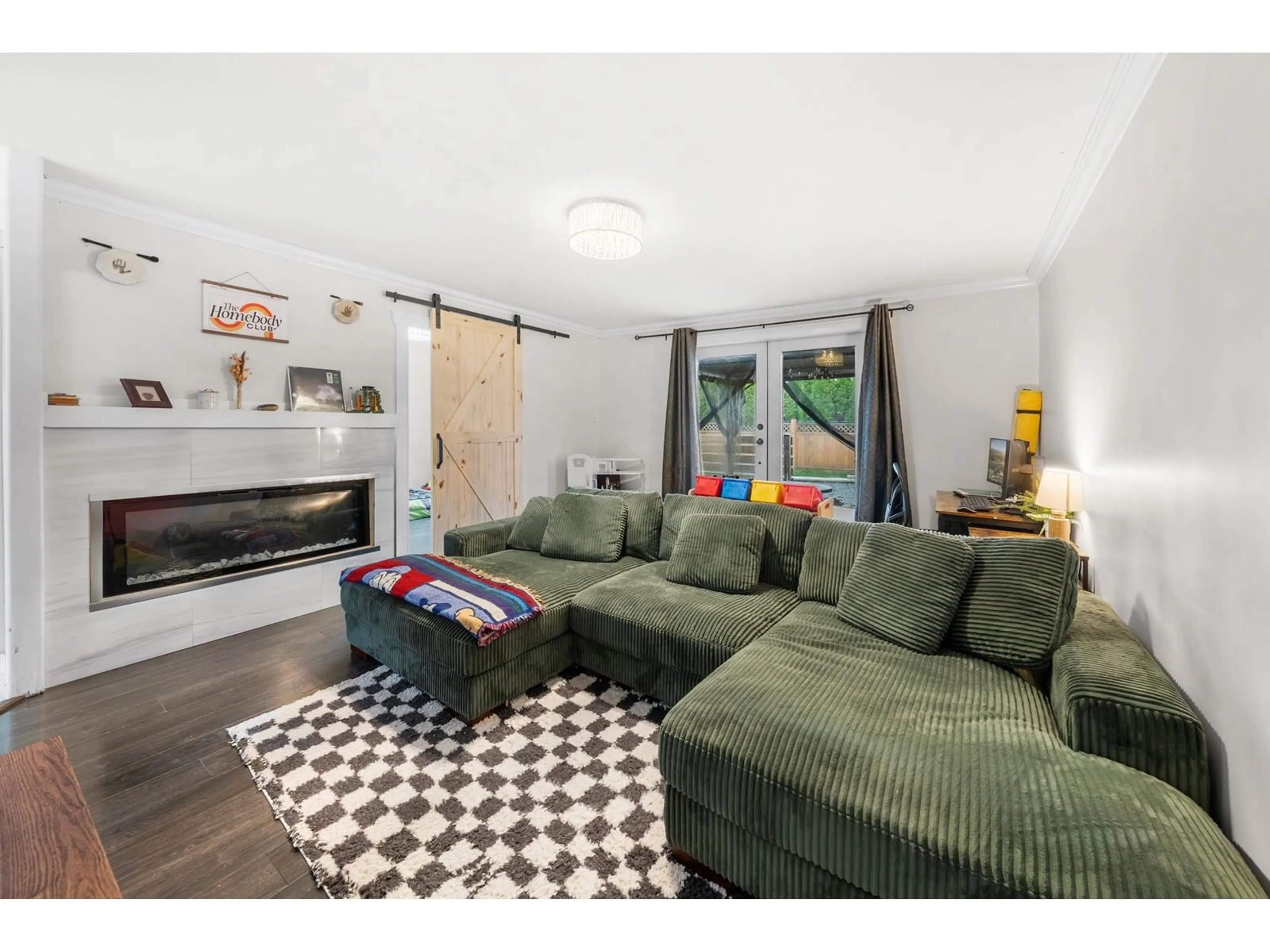 Living room with furniture, unknown for 9409 STANLEY STREET, Chilliwack British Columbia V2P3Y5