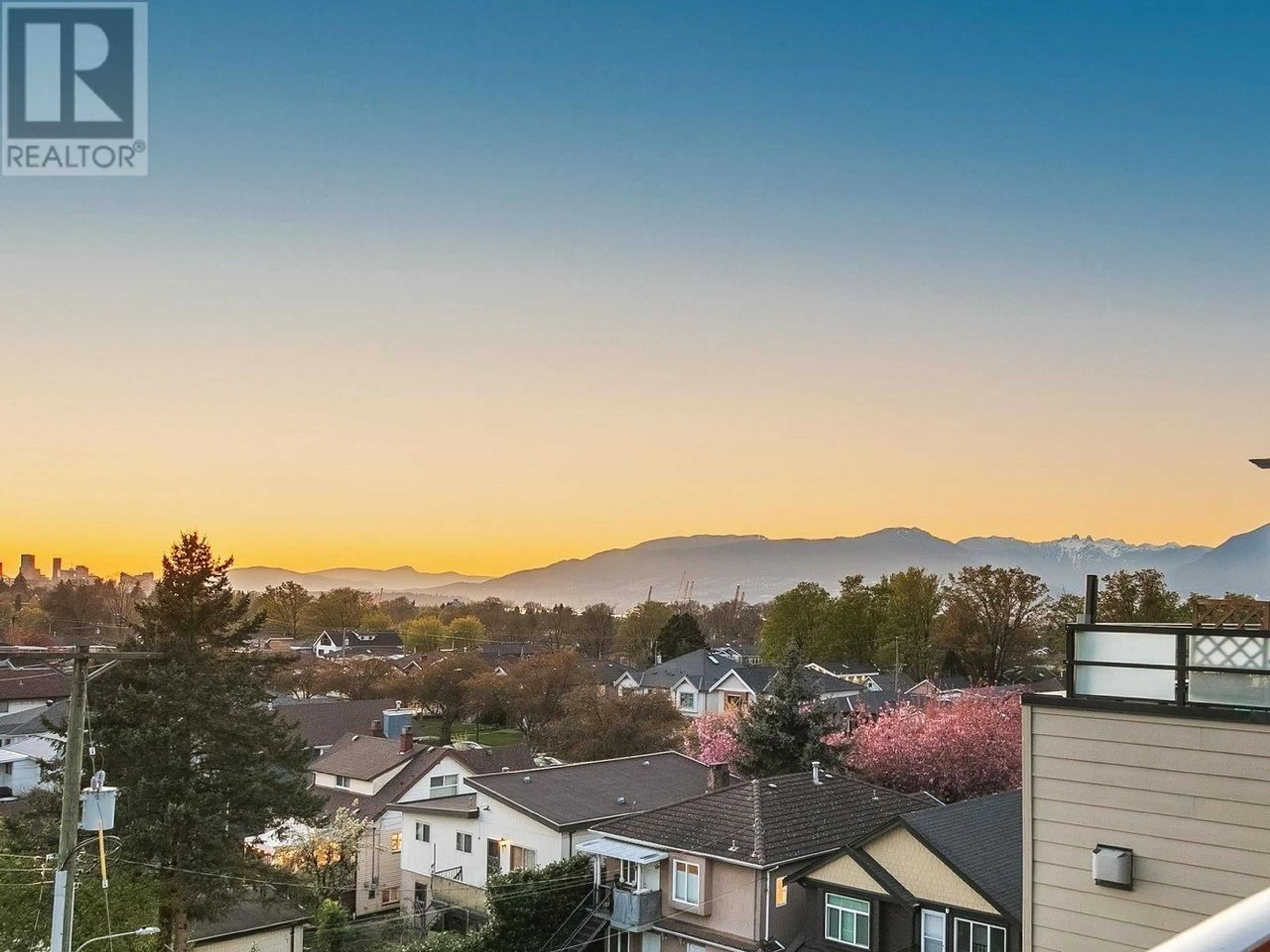 A pic from outside/outdoor area/front of a property/back of a property/a pic from drone, mountain view for PH5 - 2889 1ST AVENUE, Vancouver British Columbia V5M0G2