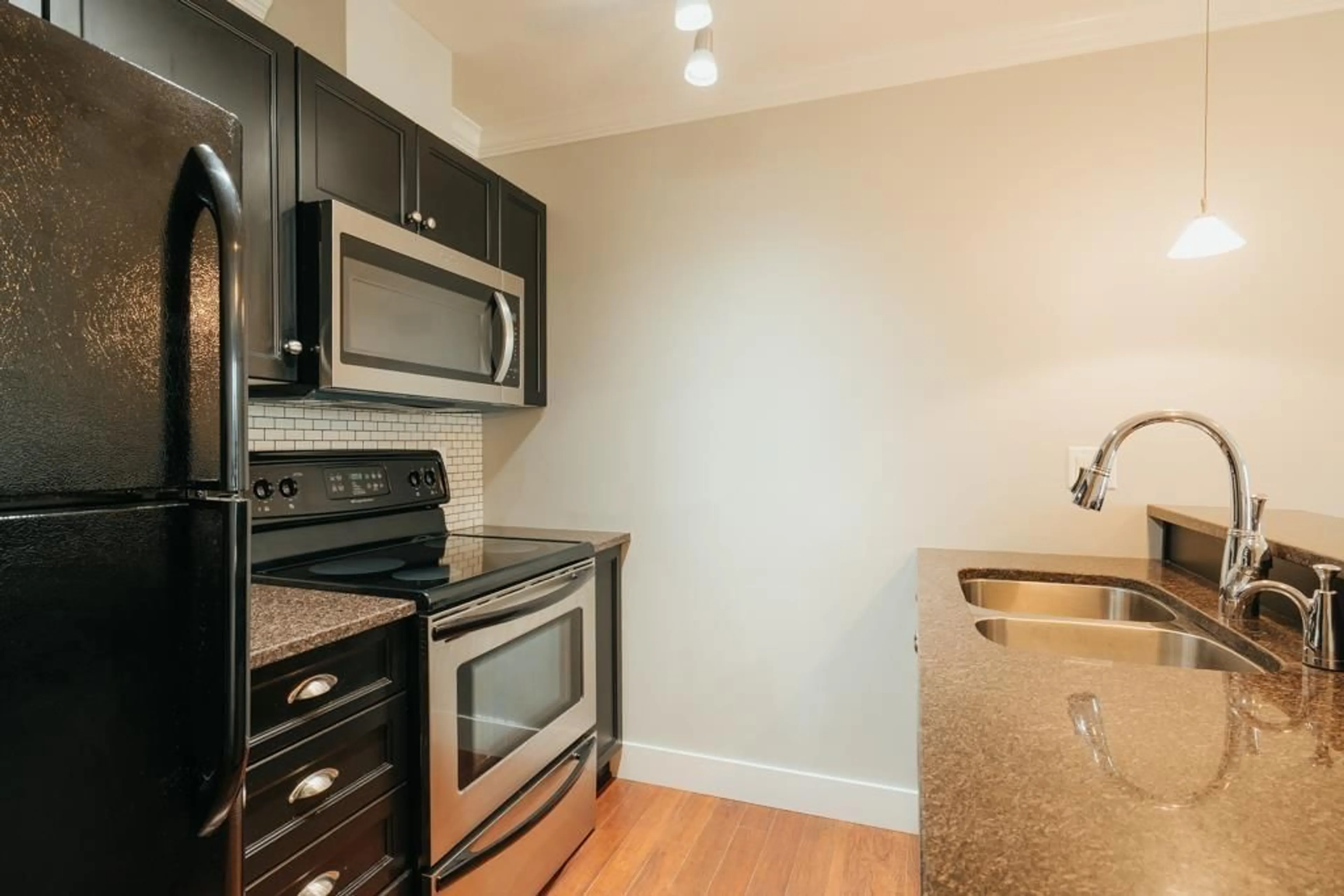 Standard kitchen, unknown for 414 - 30525 CARDINAL, Abbotsford British Columbia V2T0A8