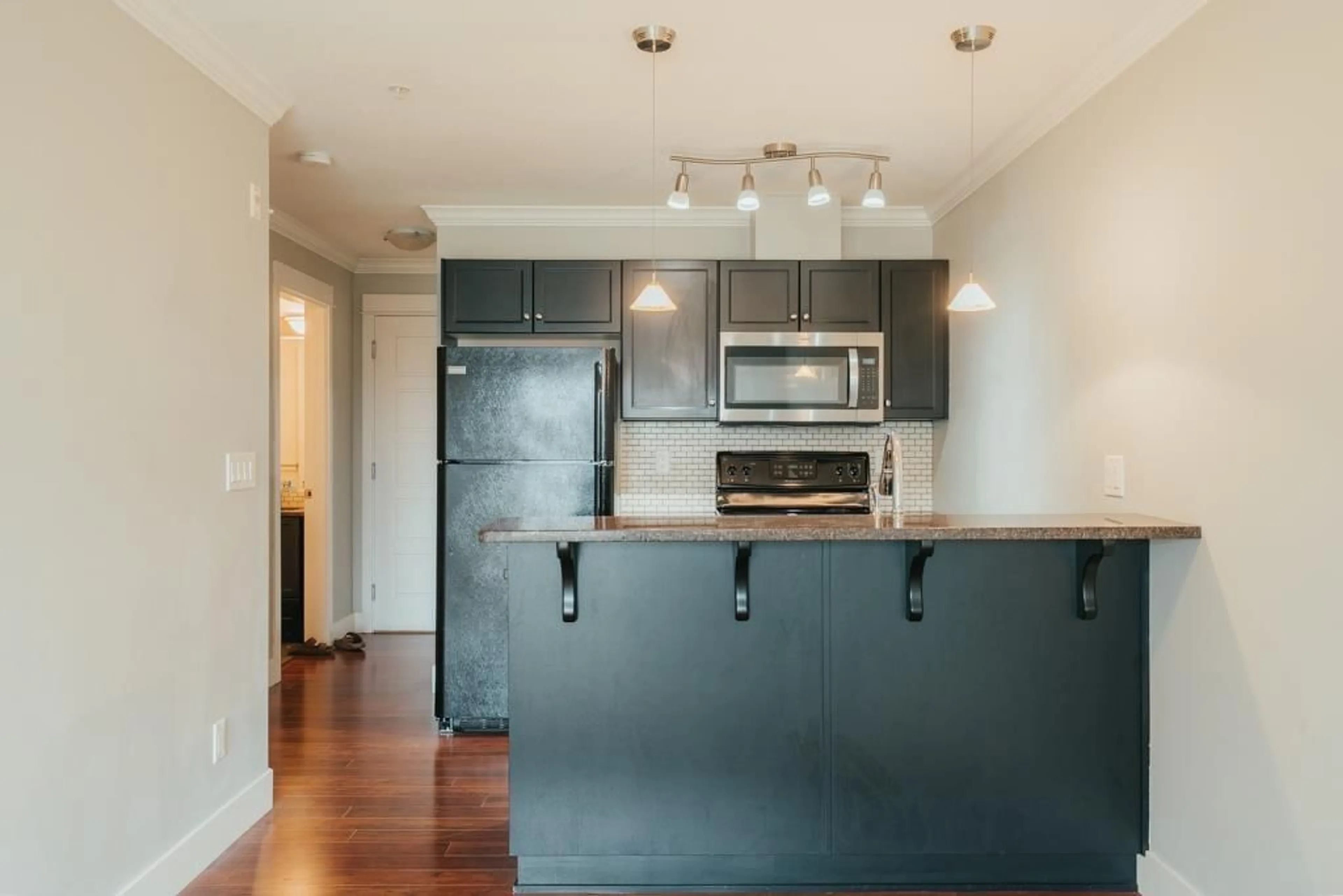 Open concept kitchen, wood/laminate floor for 414 - 30525 CARDINAL, Abbotsford British Columbia V2T0A8