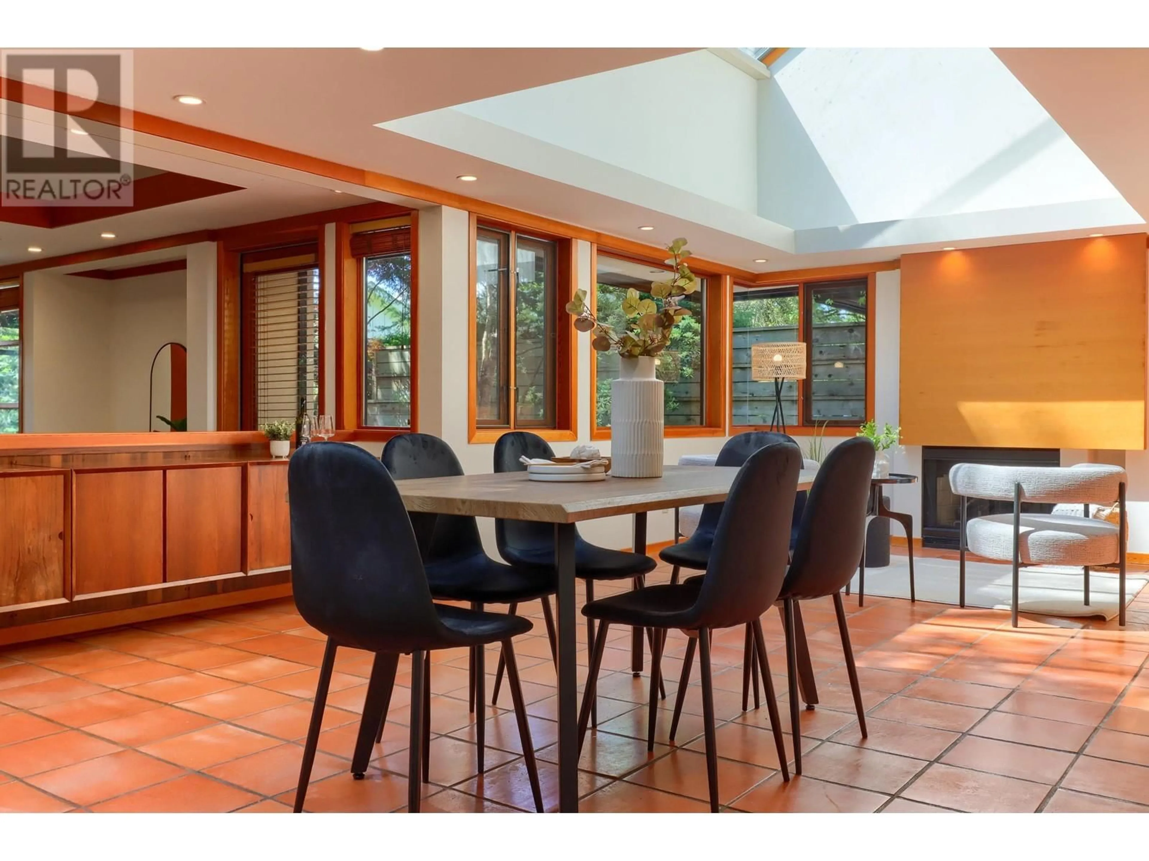 Dining room, unknown for 2423 BIRNEY PLACE, North Vancouver British Columbia V7H1J8
