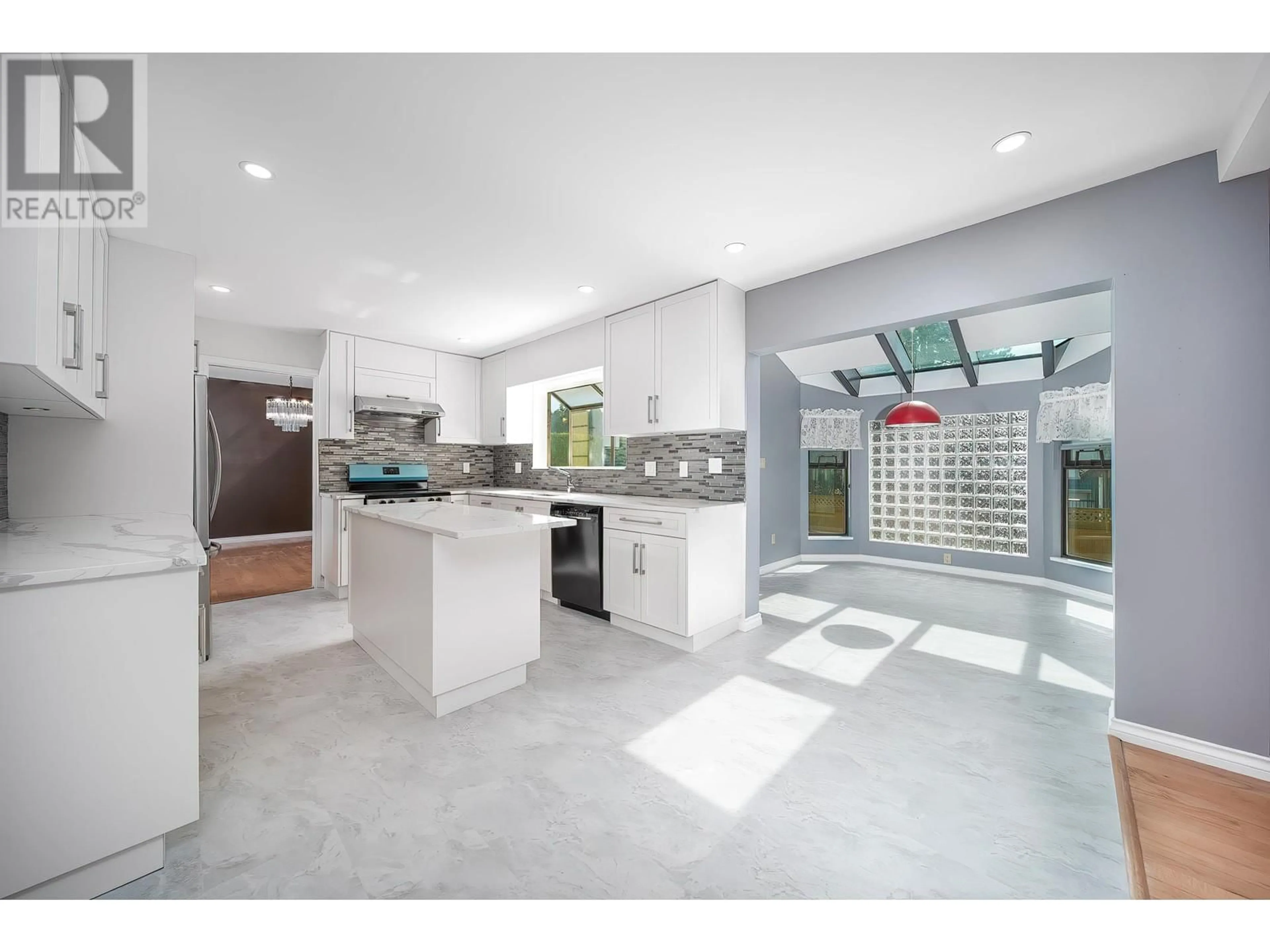Open concept kitchen, ceramic/tile floor for 7850 WOODHURST DRIVE, Burnaby British Columbia V5A4E6