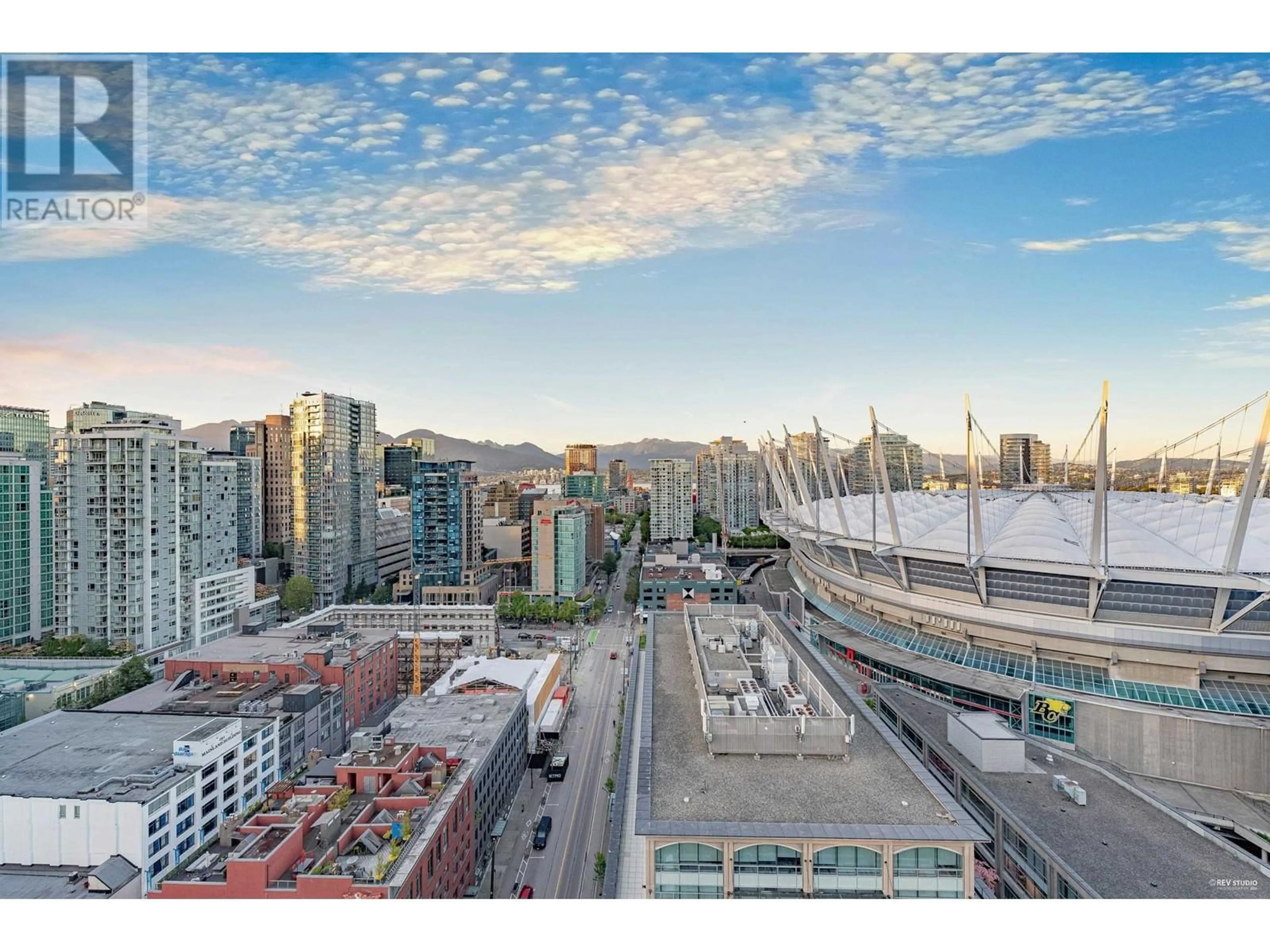 A pic from outside/outdoor area/front of a property/back of a property/a pic from drone, city buildings view from balcony for 2908 - 928 BEATTY STREET, Vancouver British Columbia V6Z3G6