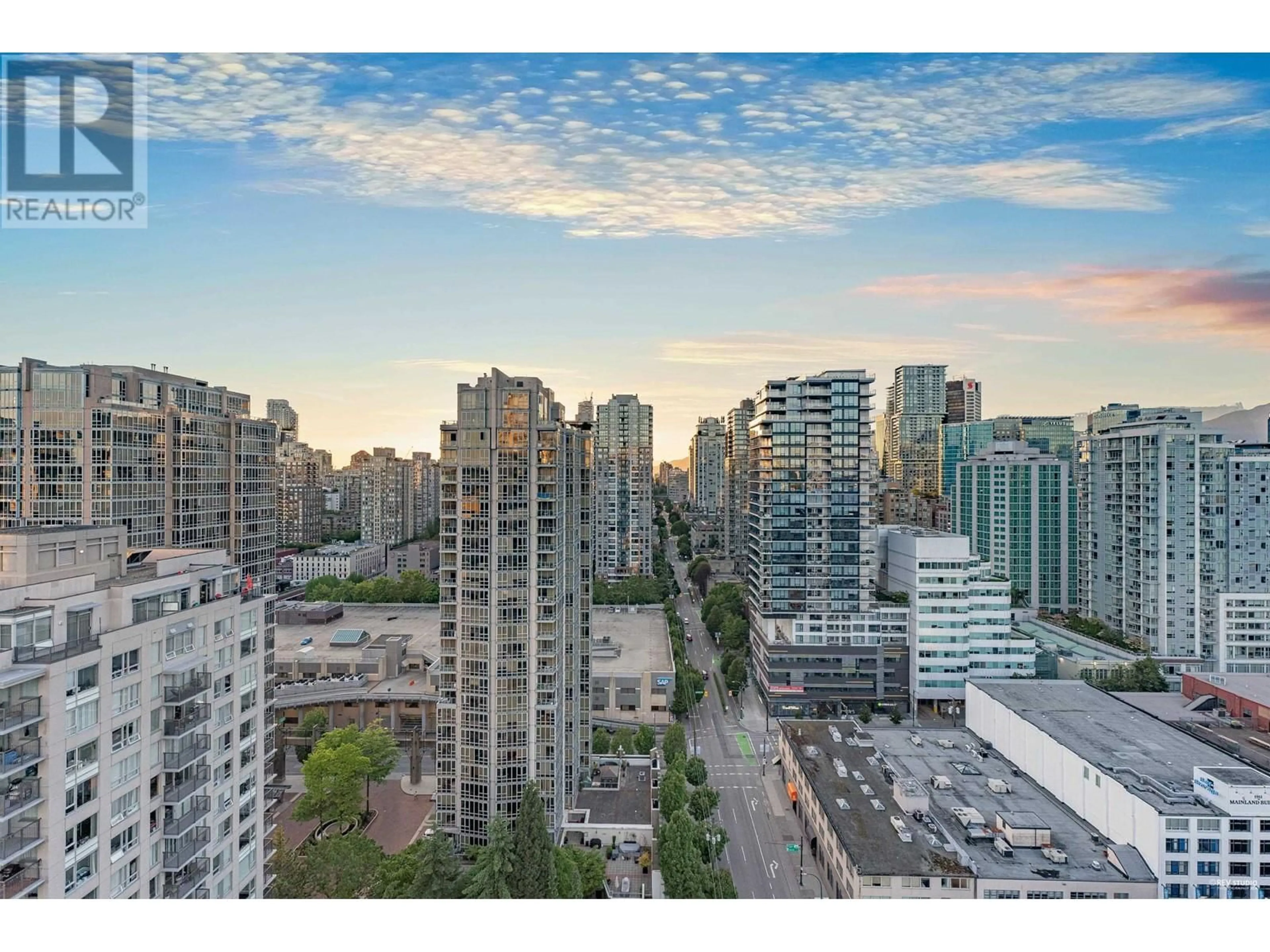 A pic from outside/outdoor area/front of a property/back of a property/a pic from drone, city buildings view from balcony for 2908 - 928 BEATTY STREET, Vancouver British Columbia V6Z3G6