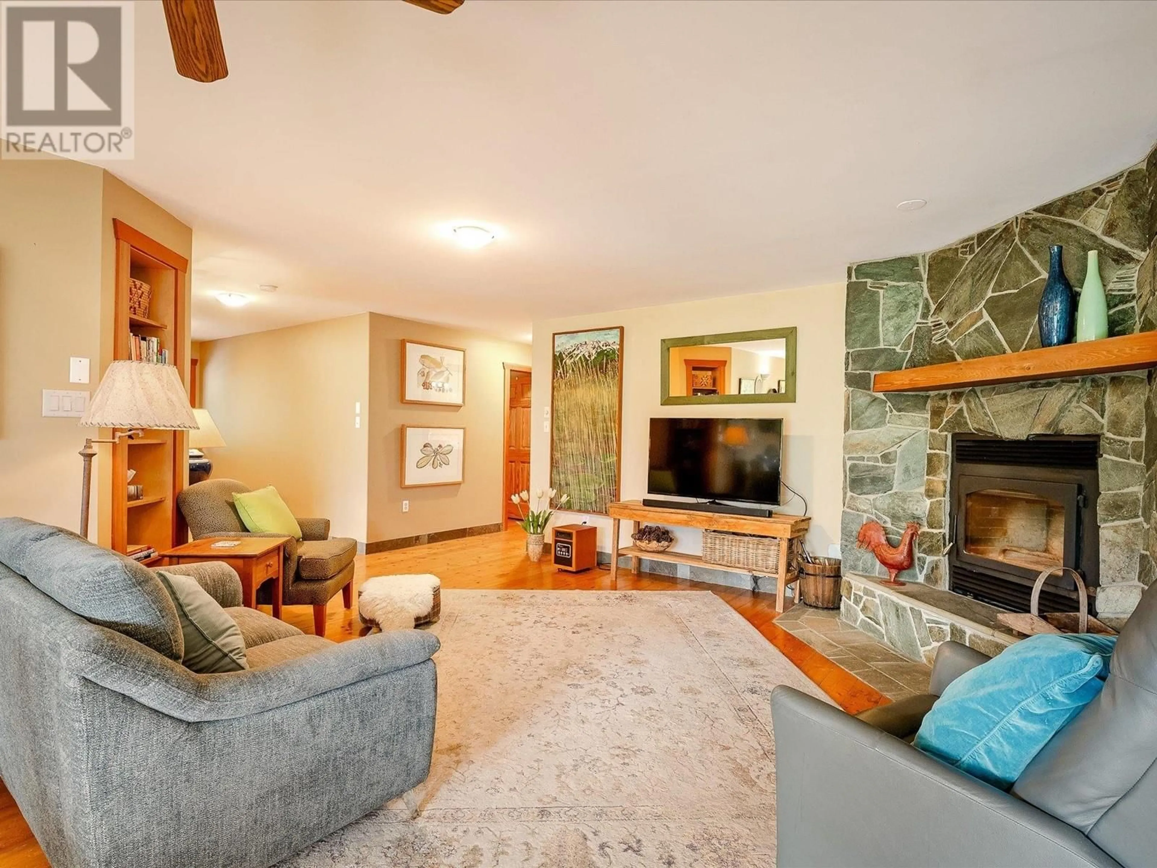 Living room with furniture, unknown for 1404 PEMBERTON FARM ROAD, Pemberton British Columbia V0N2L0