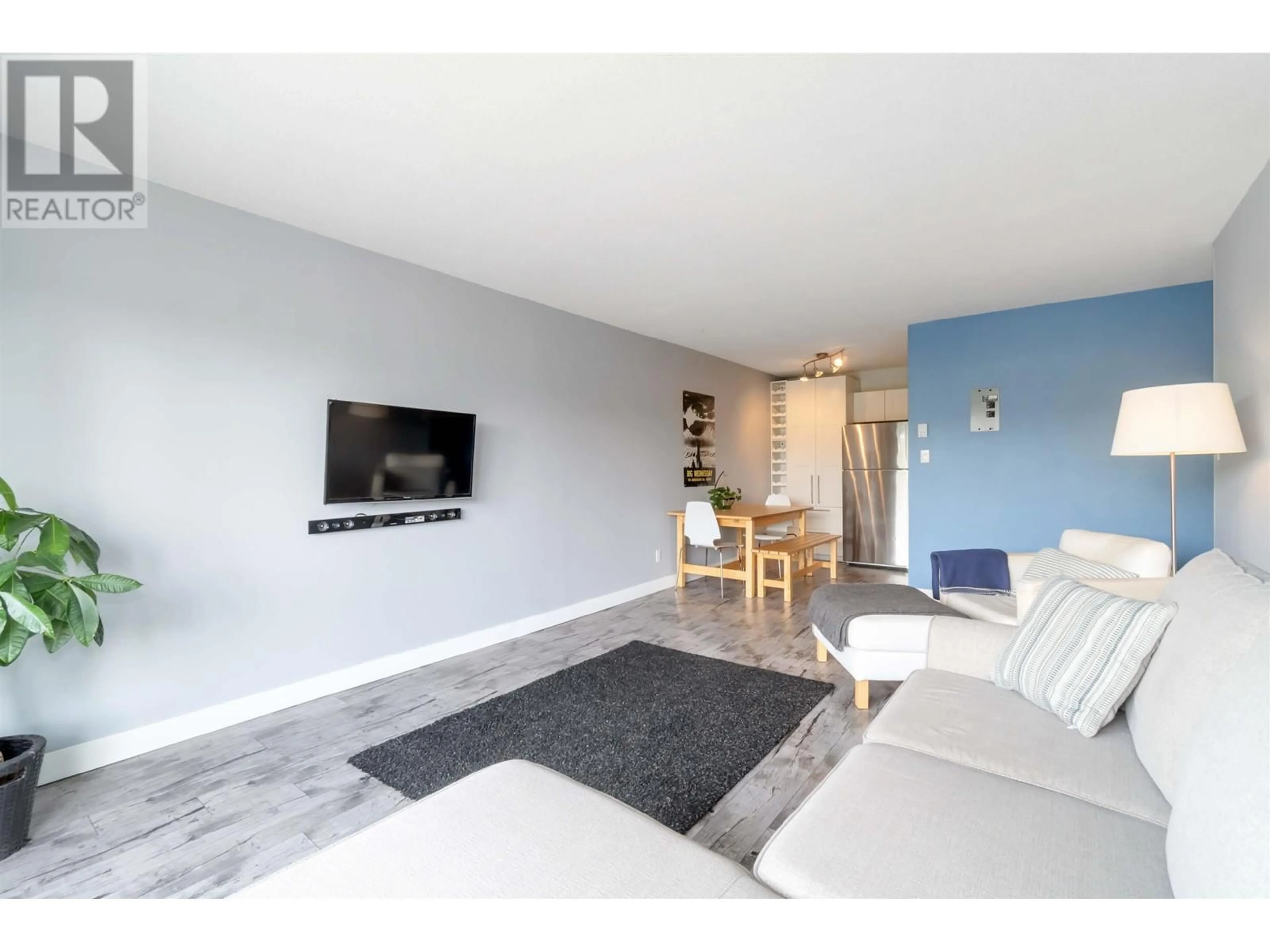 Living room with furniture, unknown for 108 - 155 5TH STREET, North Vancouver British Columbia V7L1L3