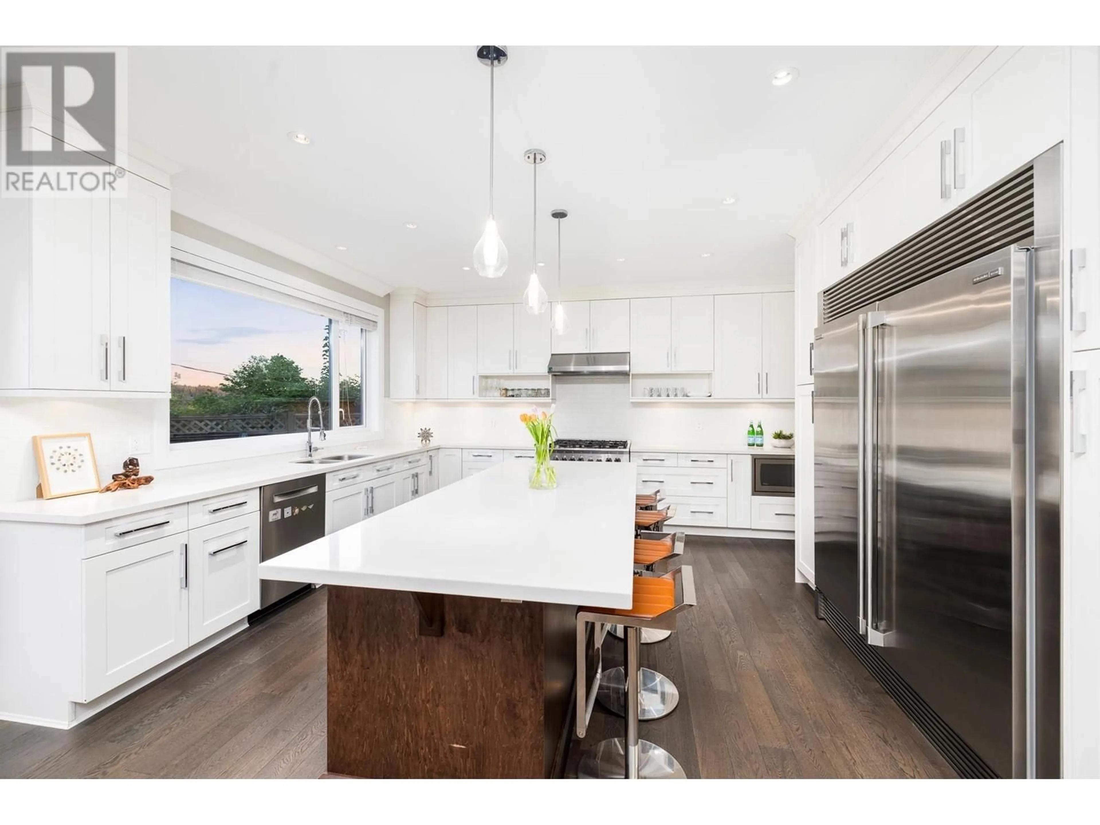 Contemporary kitchen, wood/laminate floor for 434 FELTON PLACE, North Vancouver British Columbia V7G1Z9