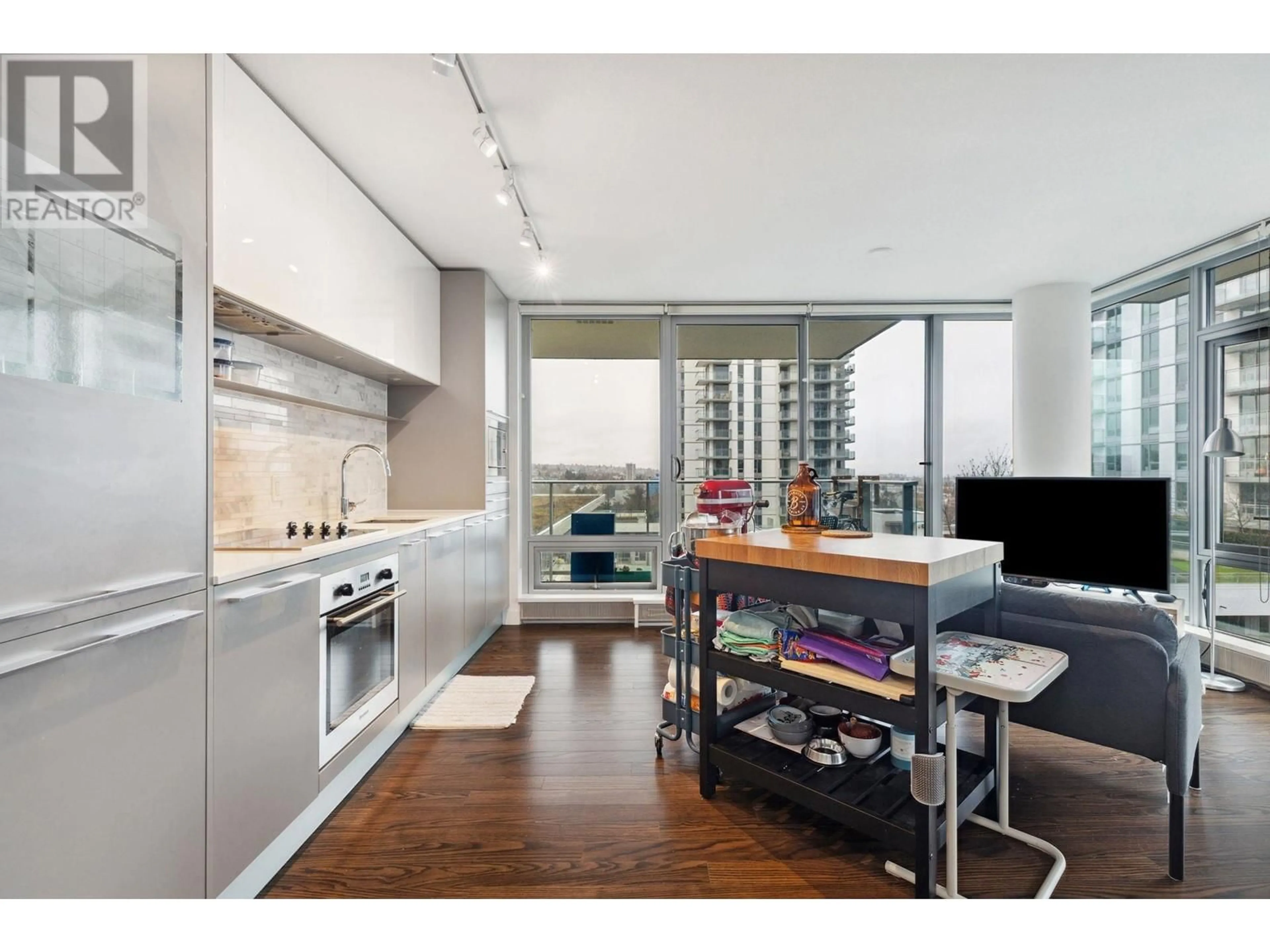 Open concept kitchen, wood/laminate floor for 806 - 8031 NUNAVUT LANE, Vancouver British Columbia V5X0C9