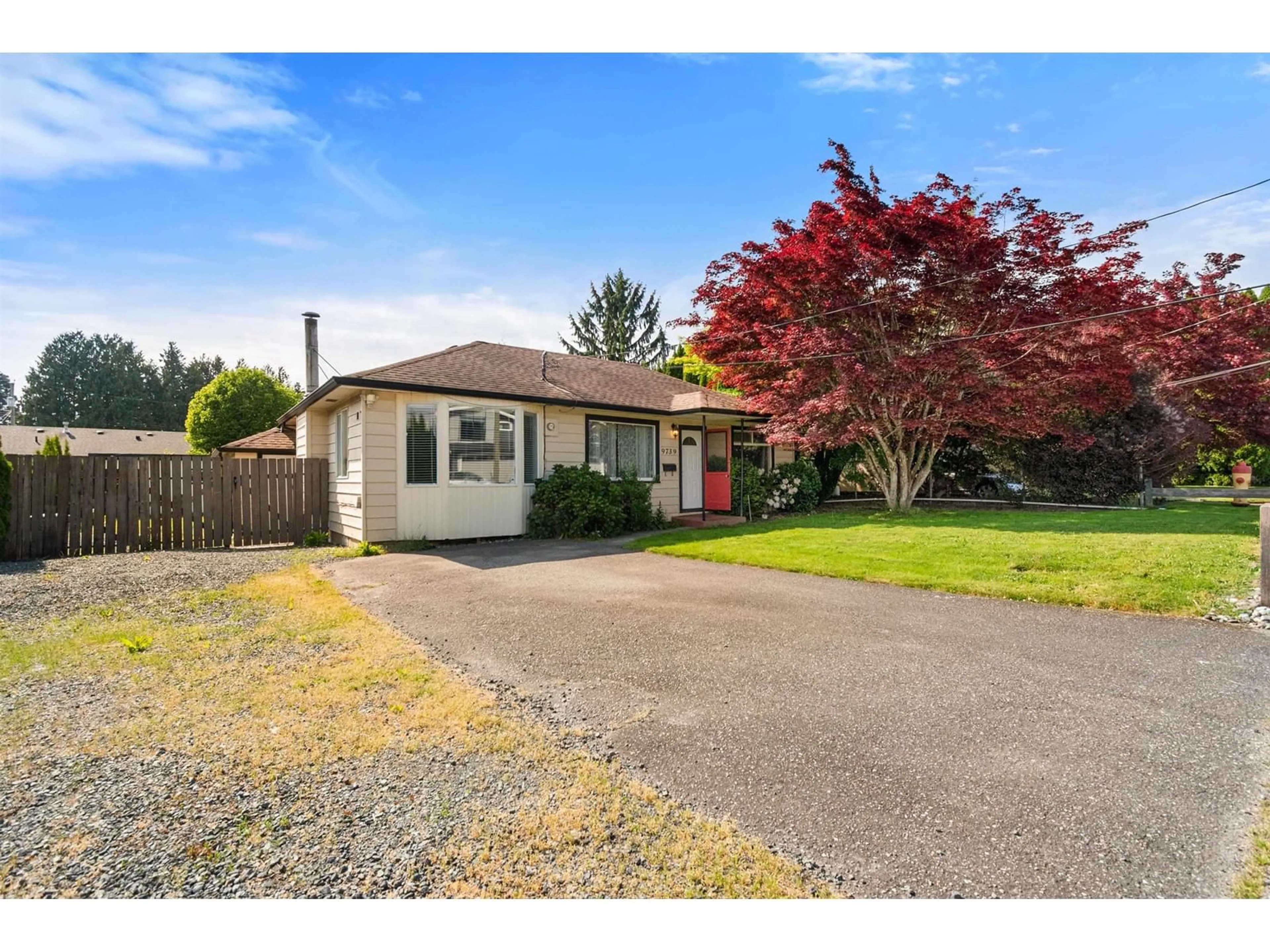 A pic from outside/outdoor area/front of a property/back of a property/a pic from drone, street for 9739 SIDNEY STREET, Chilliwack British Columbia V2P4G5