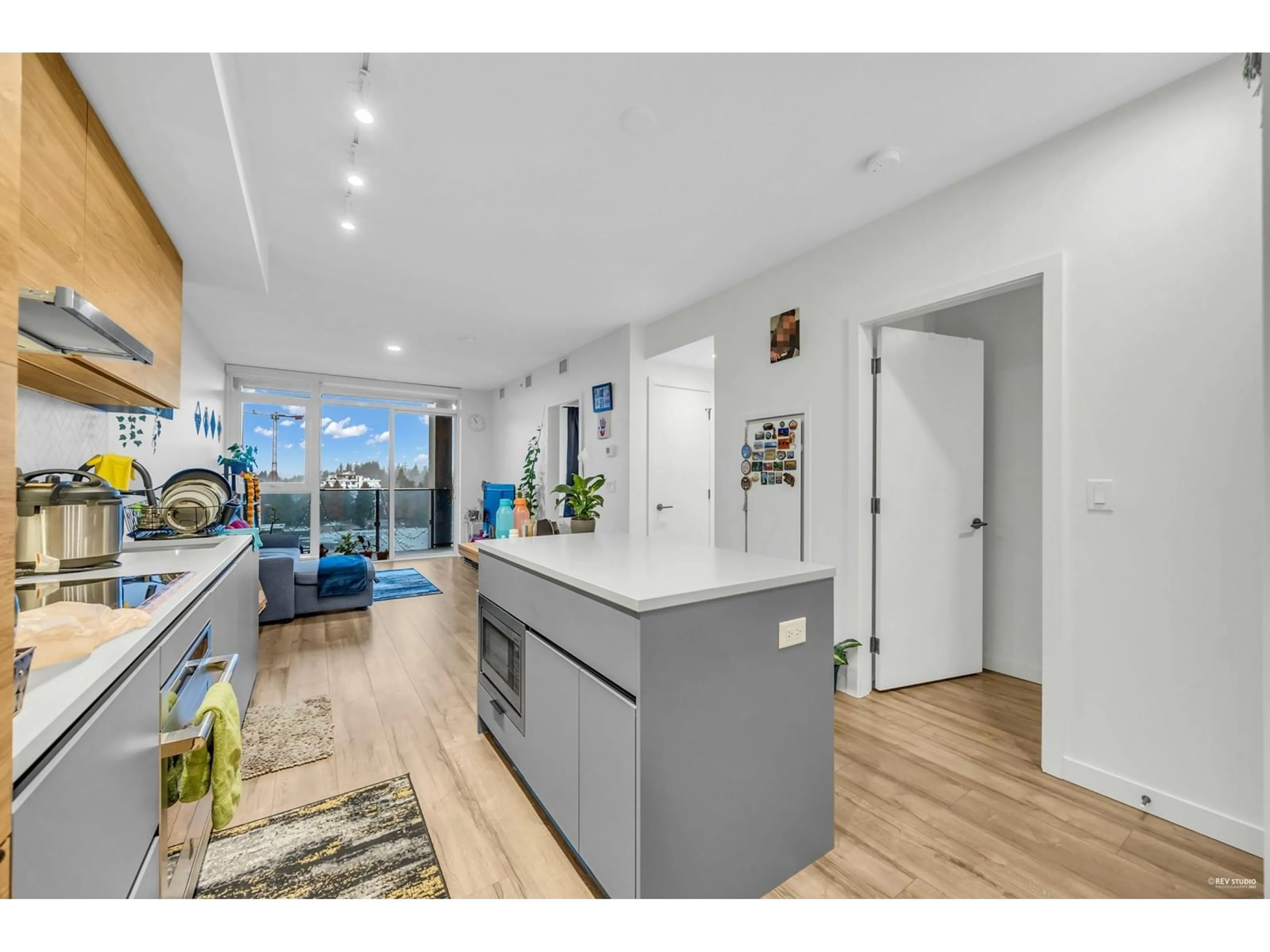 Open concept kitchen, unknown for 912 - 13428 105, Surrey British Columbia V3T0S6