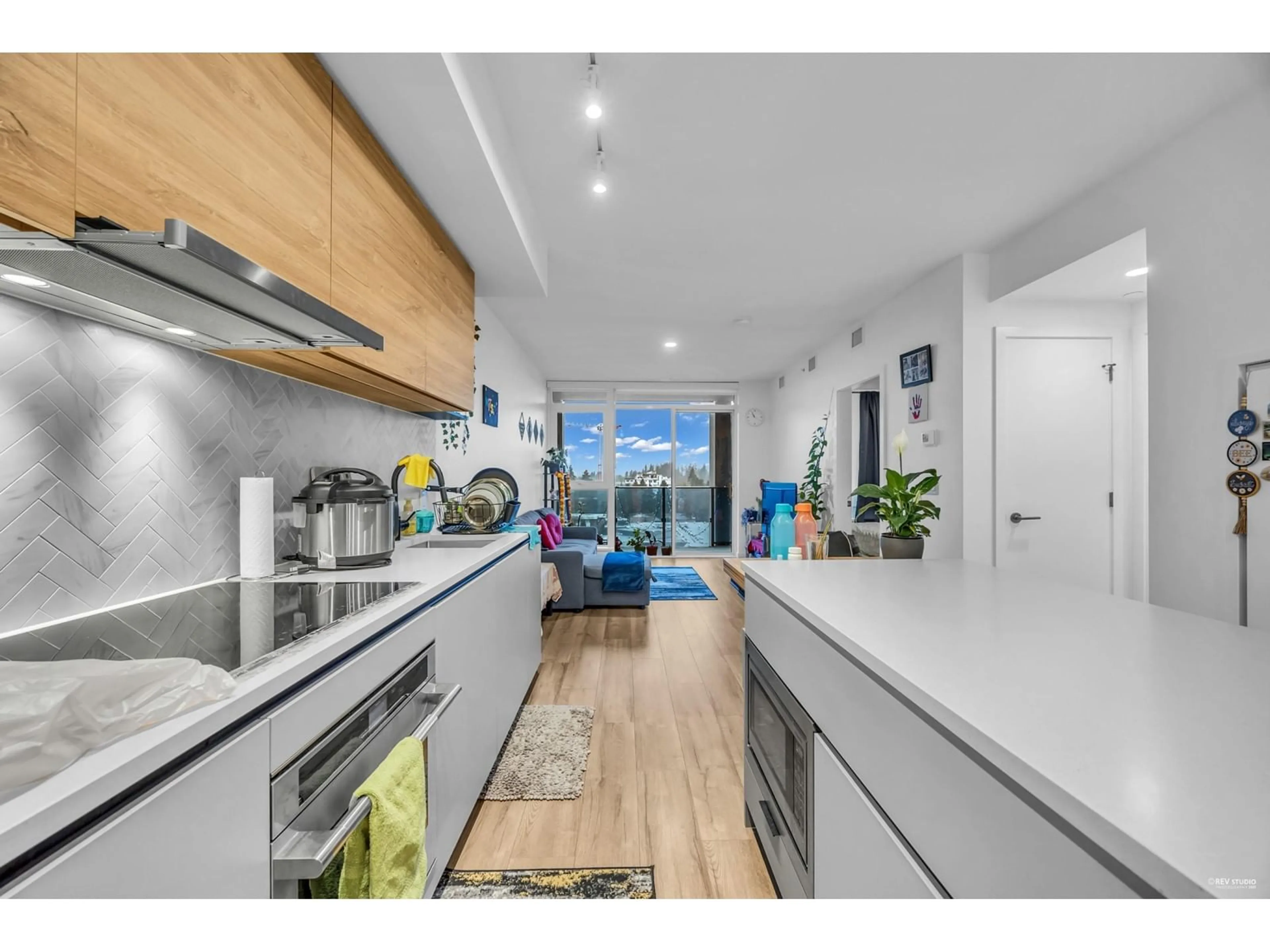 Open concept kitchen, unknown for 912 - 13428 105, Surrey British Columbia V3T0S6