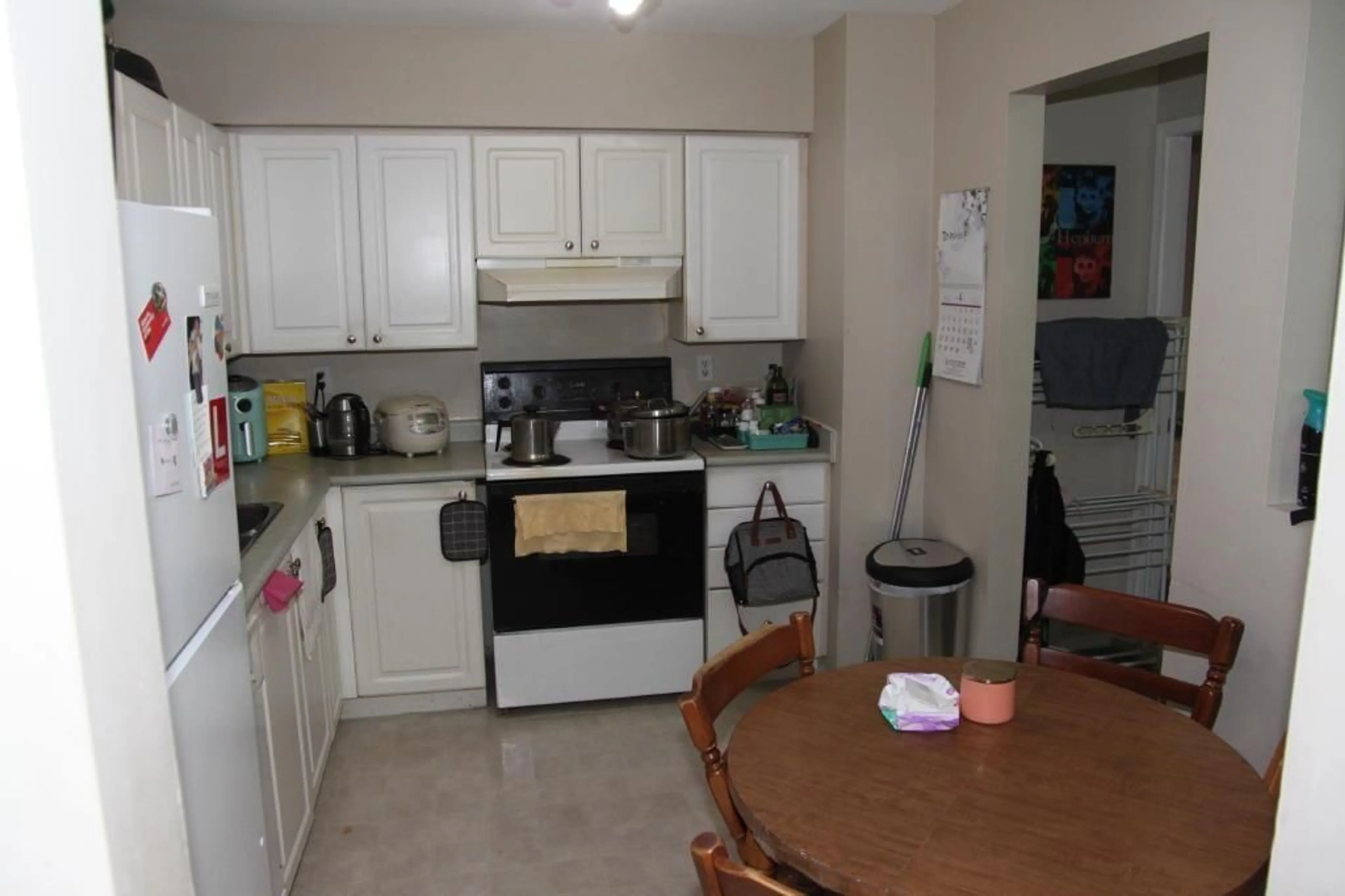Standard kitchen, unknown for 202 - 33407 TESSARO, Abbotsford British Columbia V2S3K8