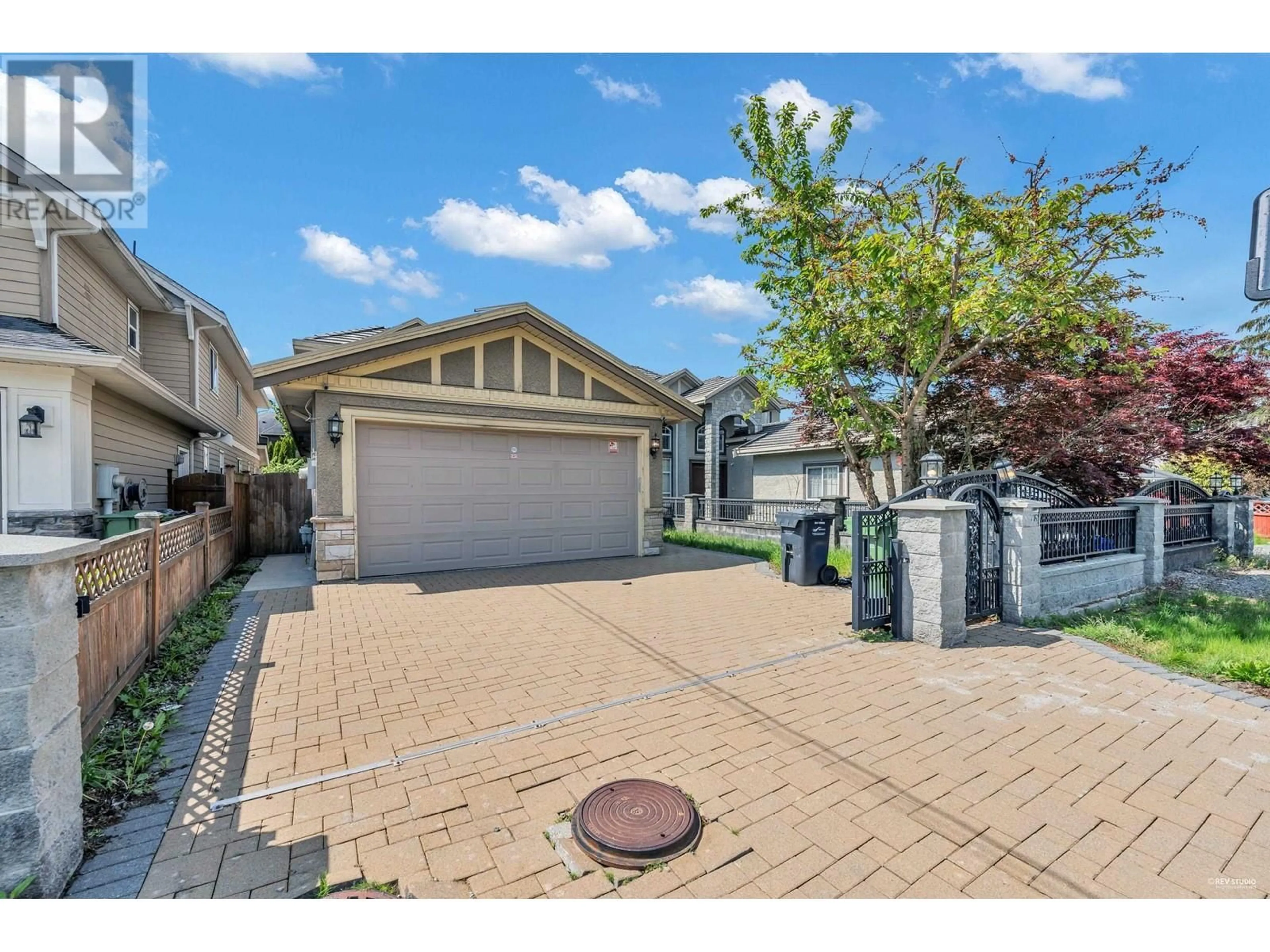 A pic from outside/outdoor area/front of a property/back of a property/a pic from drone, street for 8575 ASH STREET, Richmond British Columbia V6Y2S5