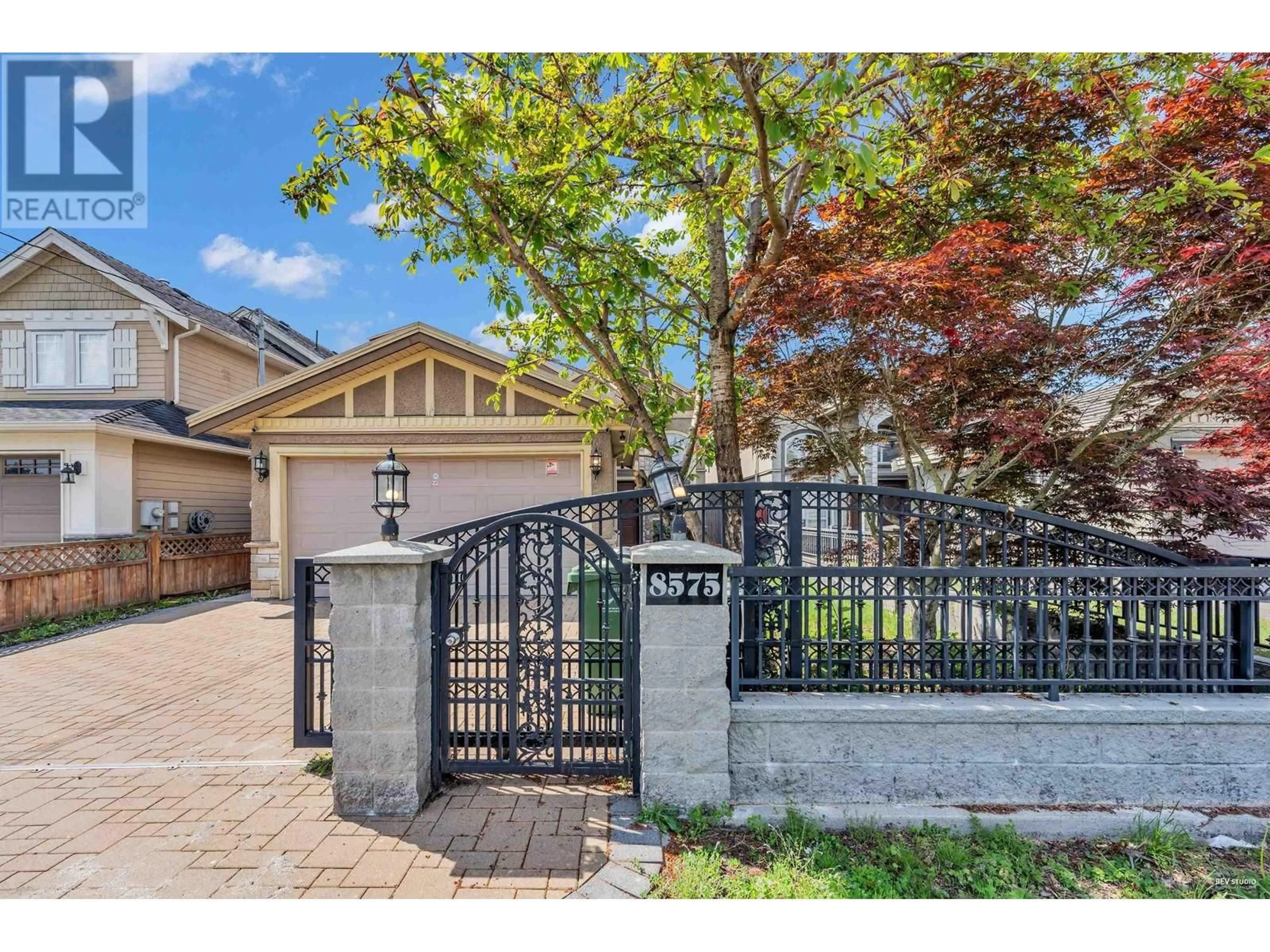 Indoor entryway for 8575 ASH STREET, Richmond British Columbia V6Y2S5