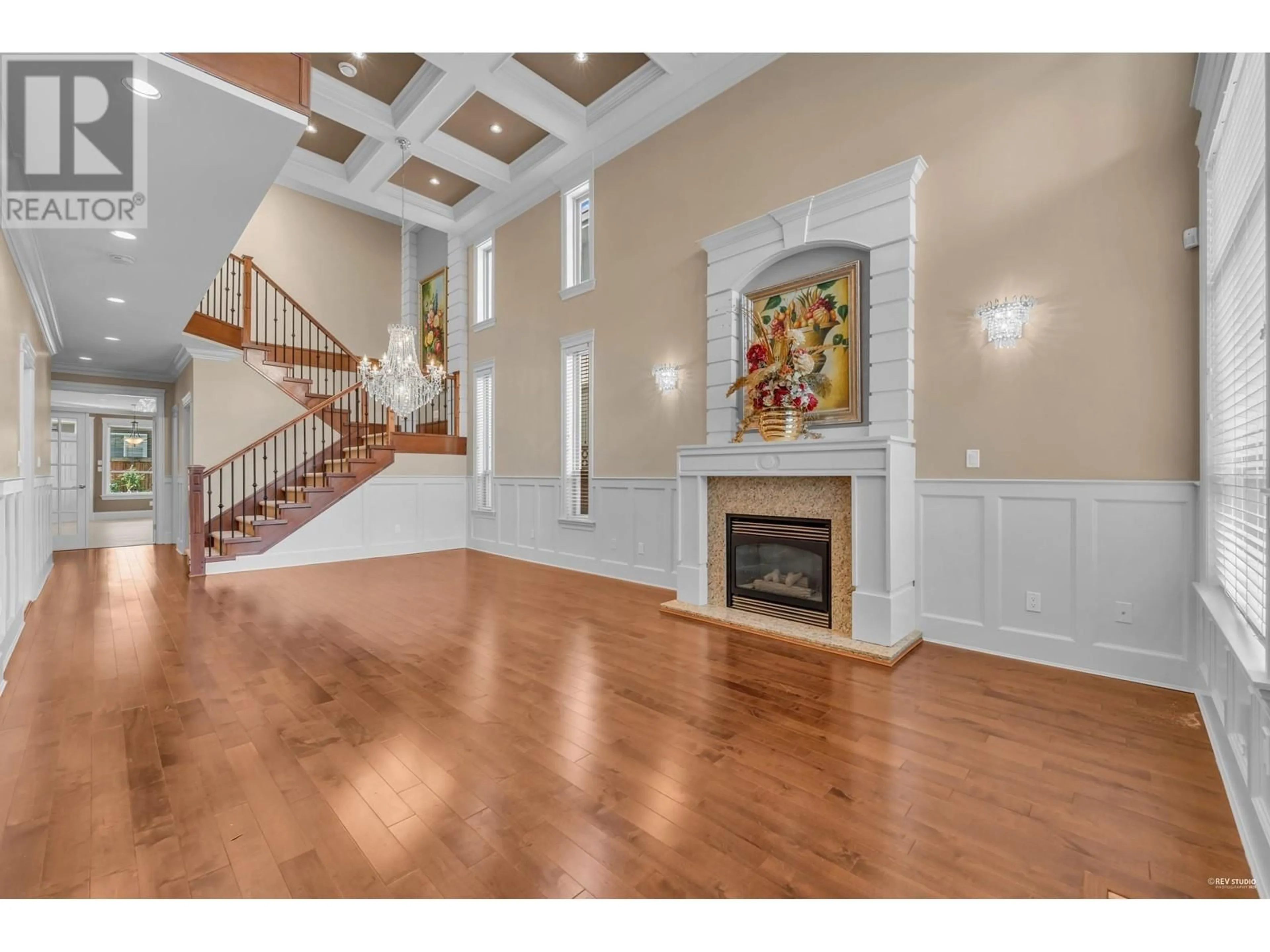 Indoor foyer for 8575 ASH STREET, Richmond British Columbia V6Y2S5