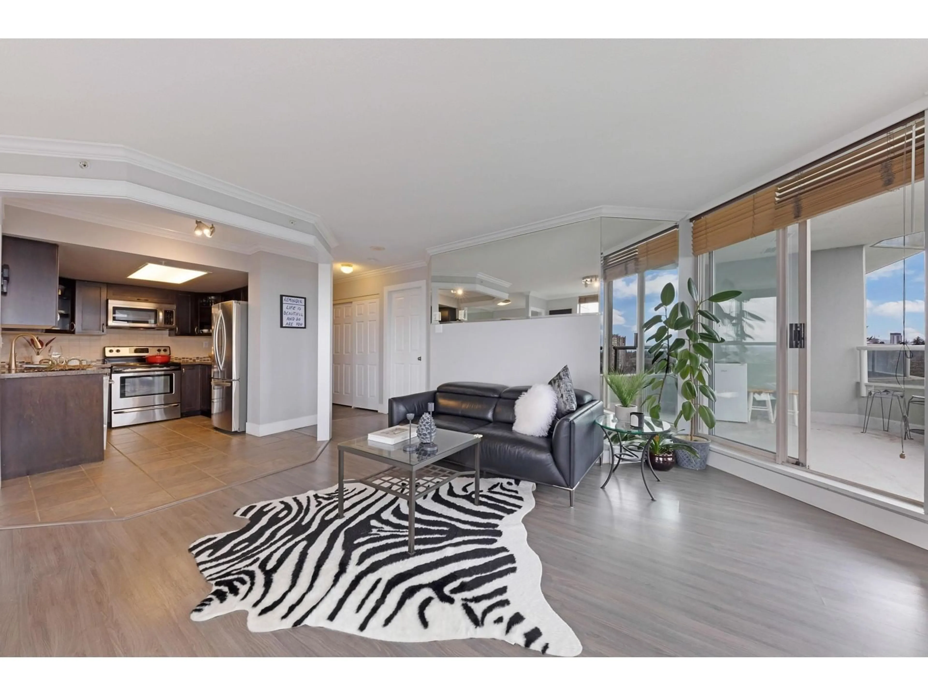 Living room with furniture, unknown for 1805 - 10082 148, Surrey British Columbia V3R0S3
