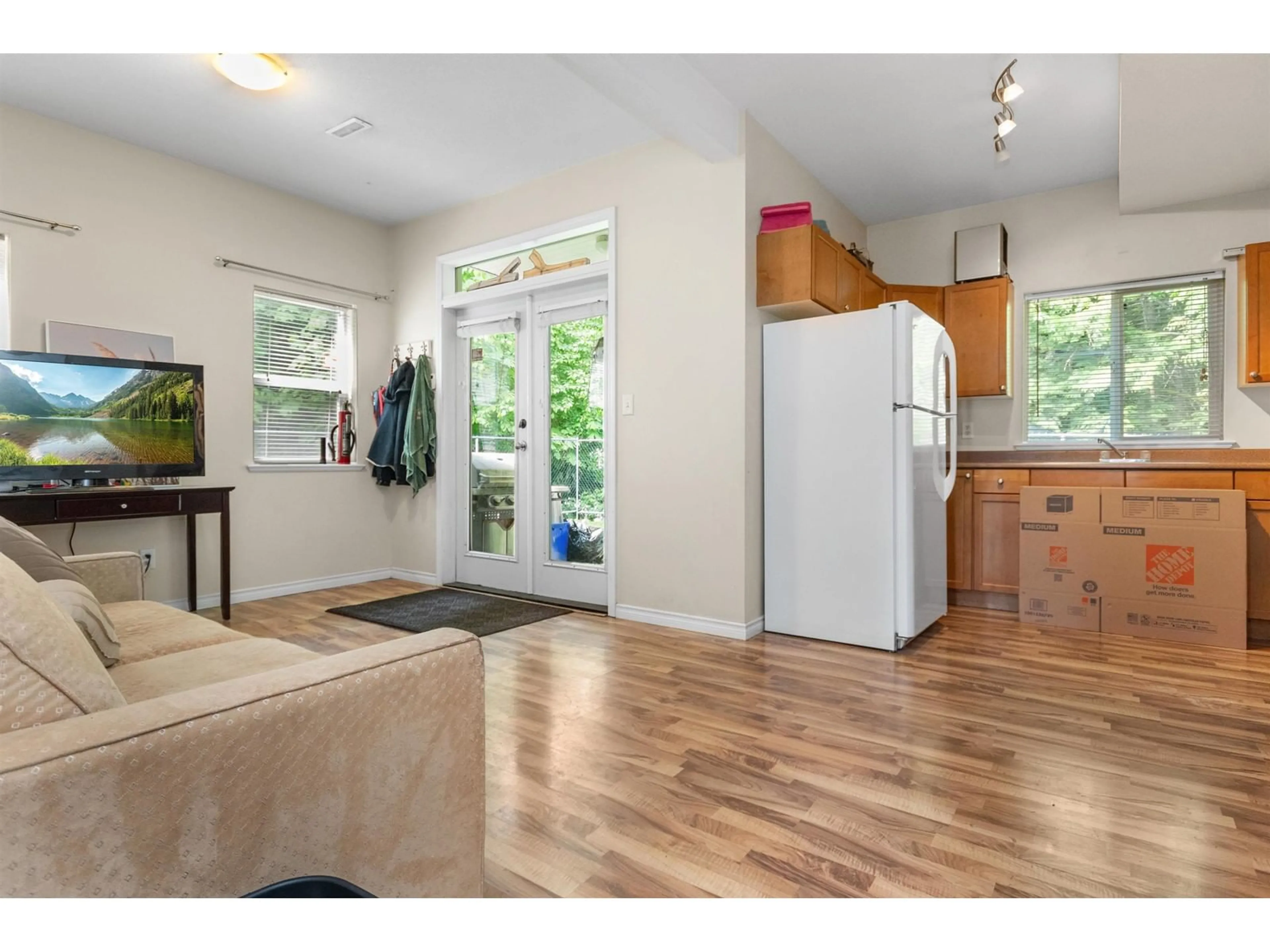 Open concept kitchen, wood/laminate floor for 1 - 1265 RYDER STREET, Hope British Columbia V0X1L4