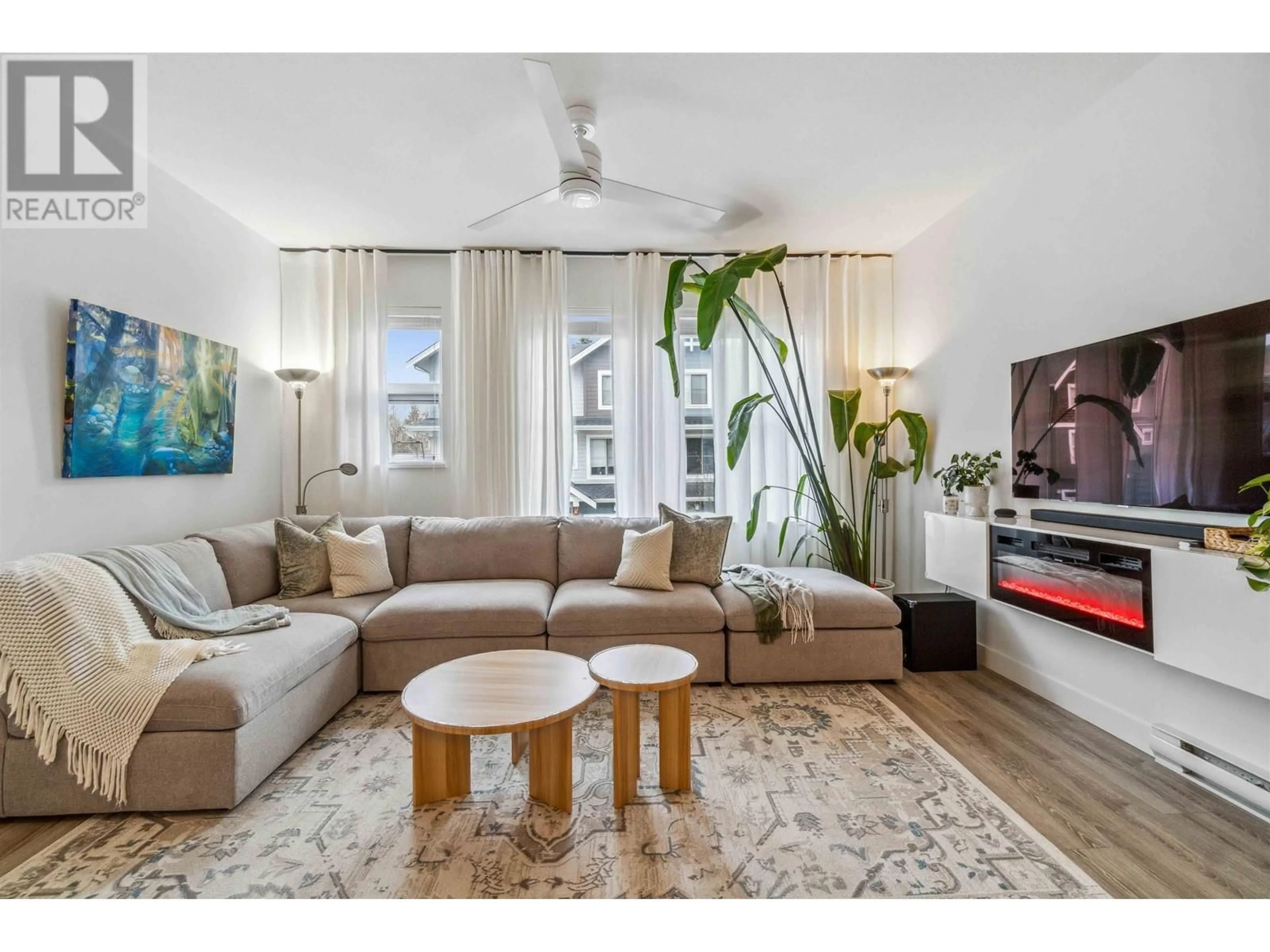 Living room with furniture, unknown for 16 - 2145 PRAIRIE AVENUE, Port Coquitlam British Columbia V3B1V6
