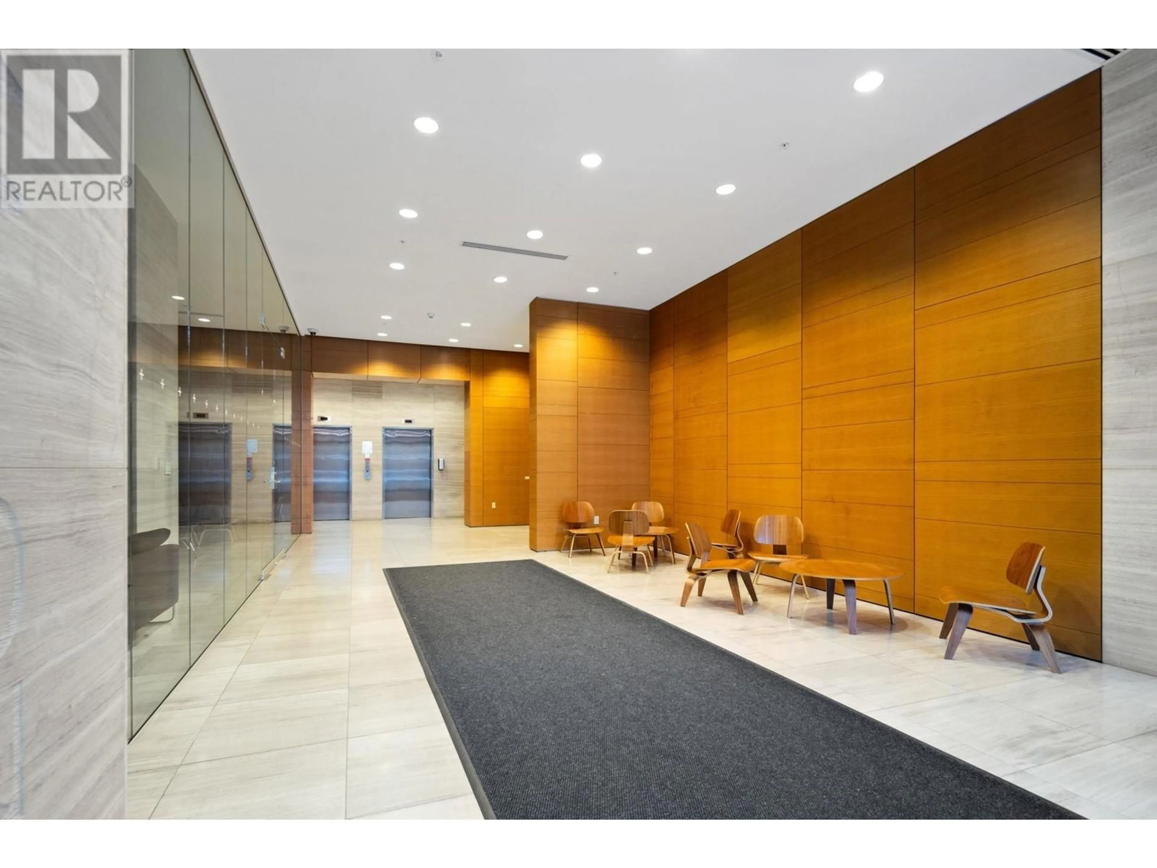 Indoor foyer for 905 - 728 8TH AVENUE, Vancouver British Columbia V5Z0B8