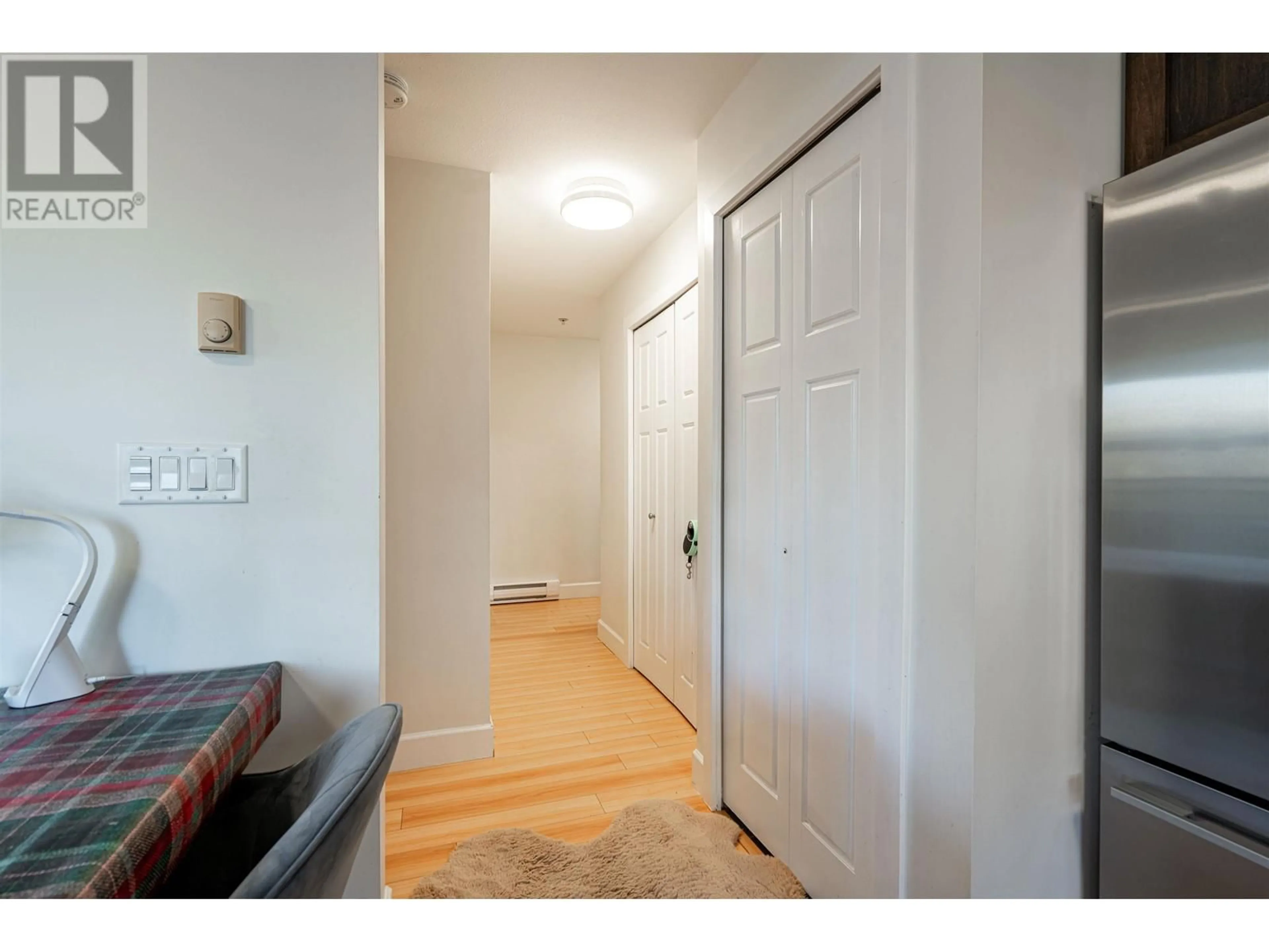 Indoor entryway for 203 - 1988 SUFFOLK AVENUE, Port Coquitlam British Columbia V3B1H2