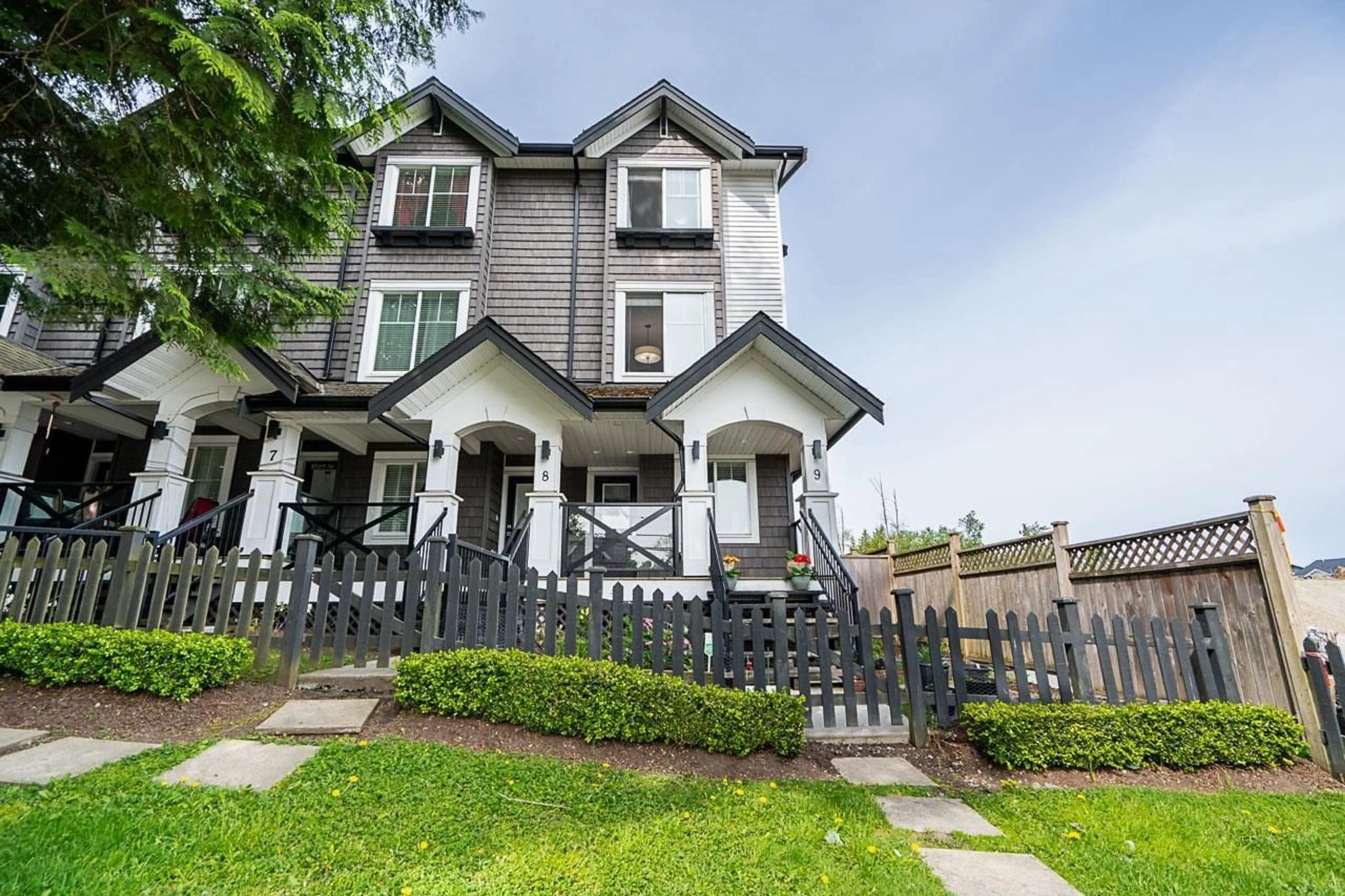 Unknown for 9 - 6089 144, Surrey British Columbia V3X1A4