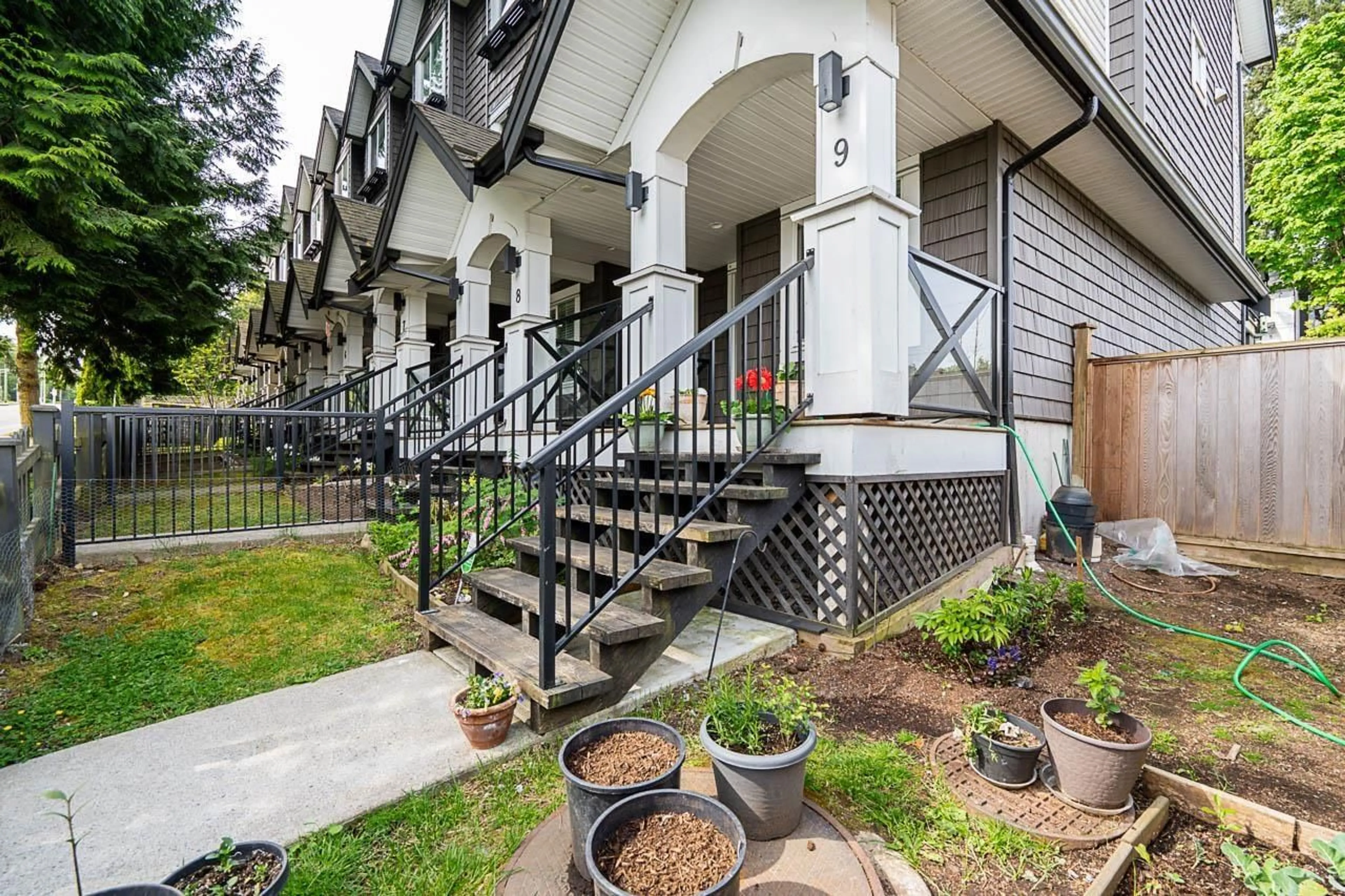 Patio, street for 9 - 6089 144, Surrey British Columbia V3X1A4