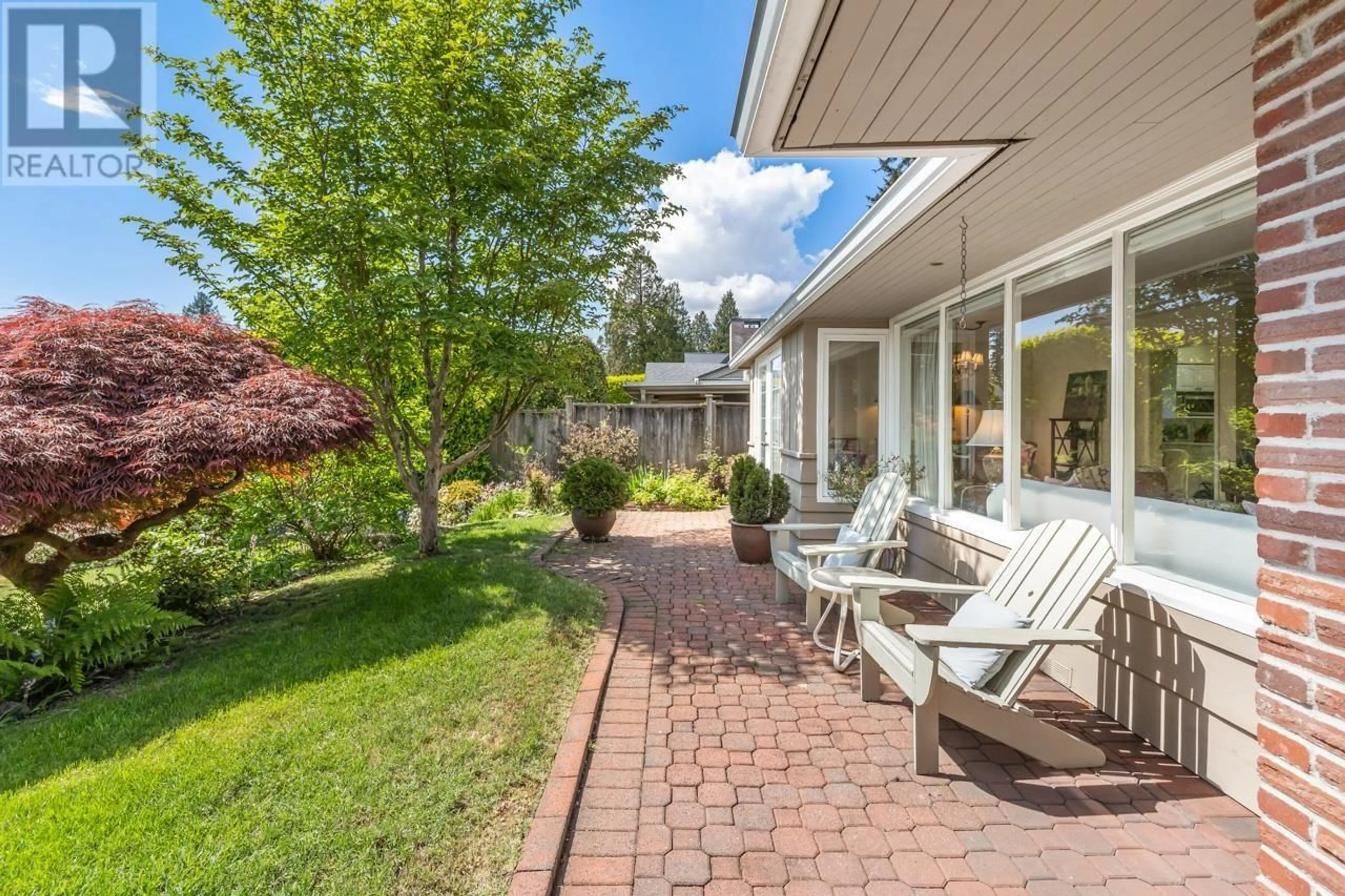 Patio, street for 946 BEAUMONT DRIVE, North Vancouver British Columbia V7R1P4