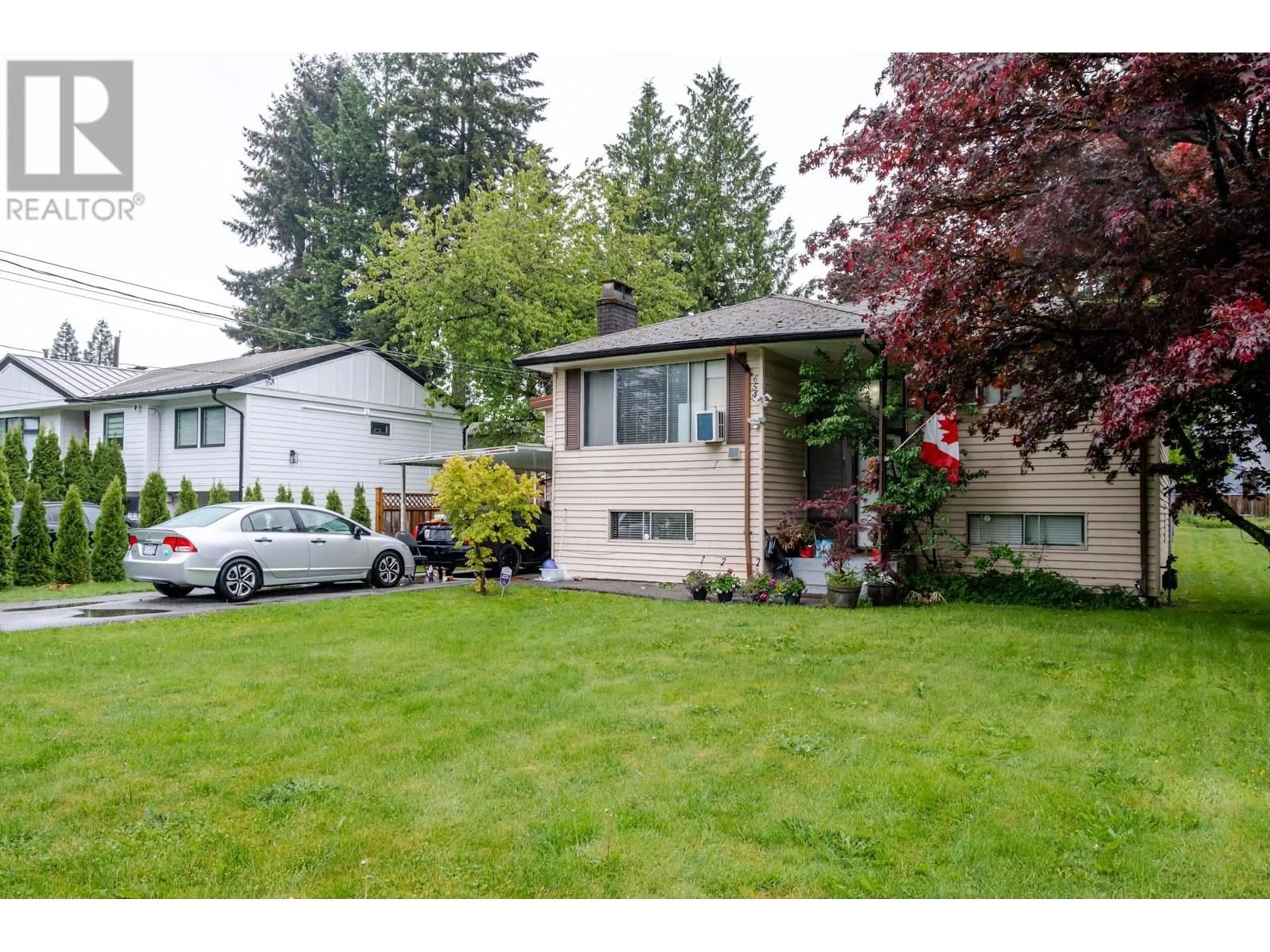 Home with vinyl exterior material, street for 654 LINTON STREET, Coquitlam British Columbia V3J6J9