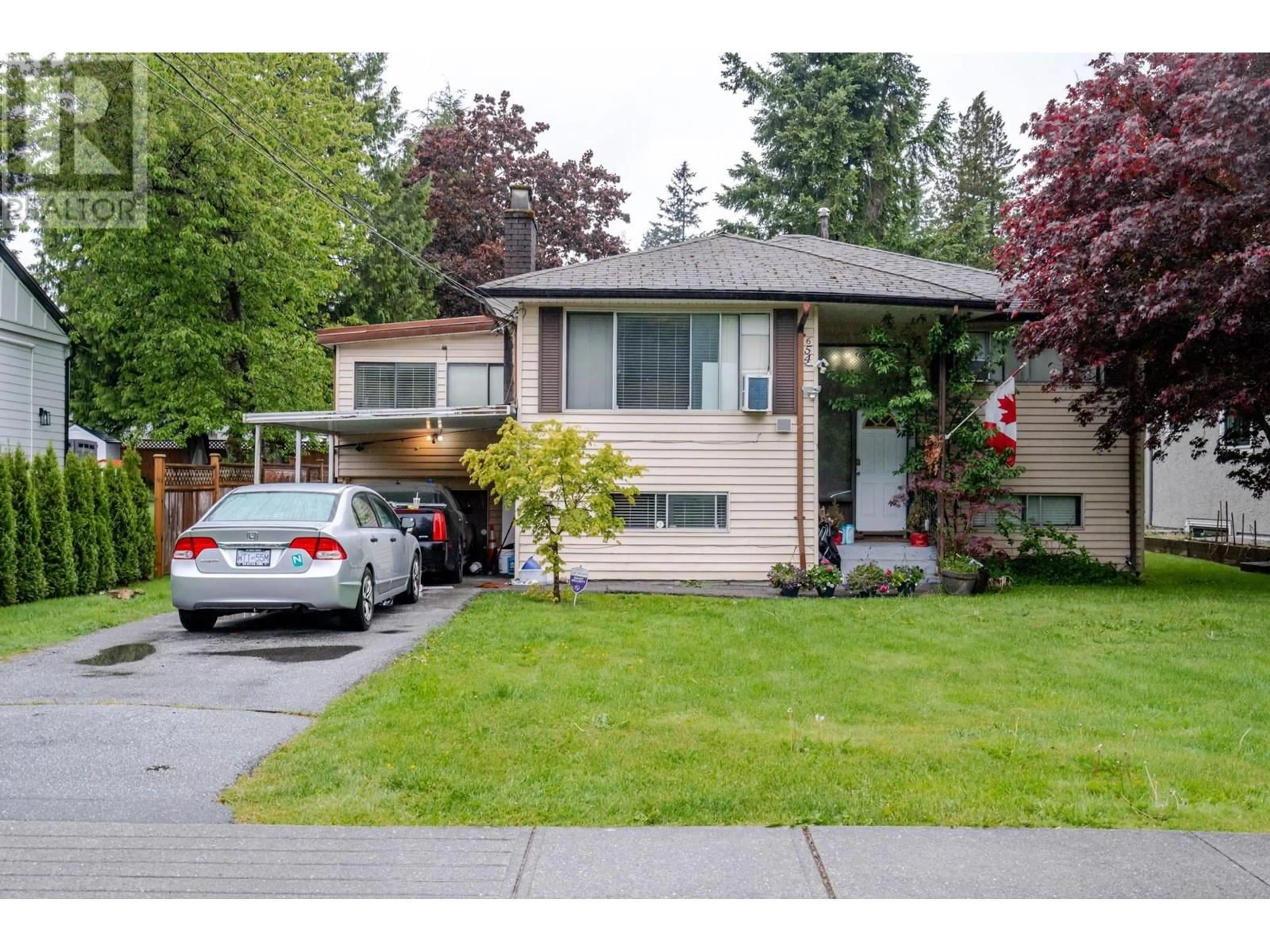Home with vinyl exterior material, street for 654 LINTON STREET, Coquitlam British Columbia V3J6J9